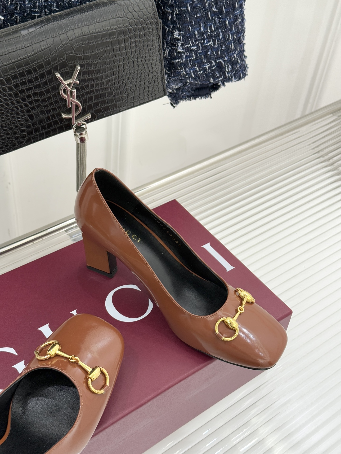 Gucci/古驰经典马衔扣粗跟高跟鞋单鞋溯源品牌百年马术本源以标志性马衔扣焕新诠释经典金属饰件凝萃低调奢