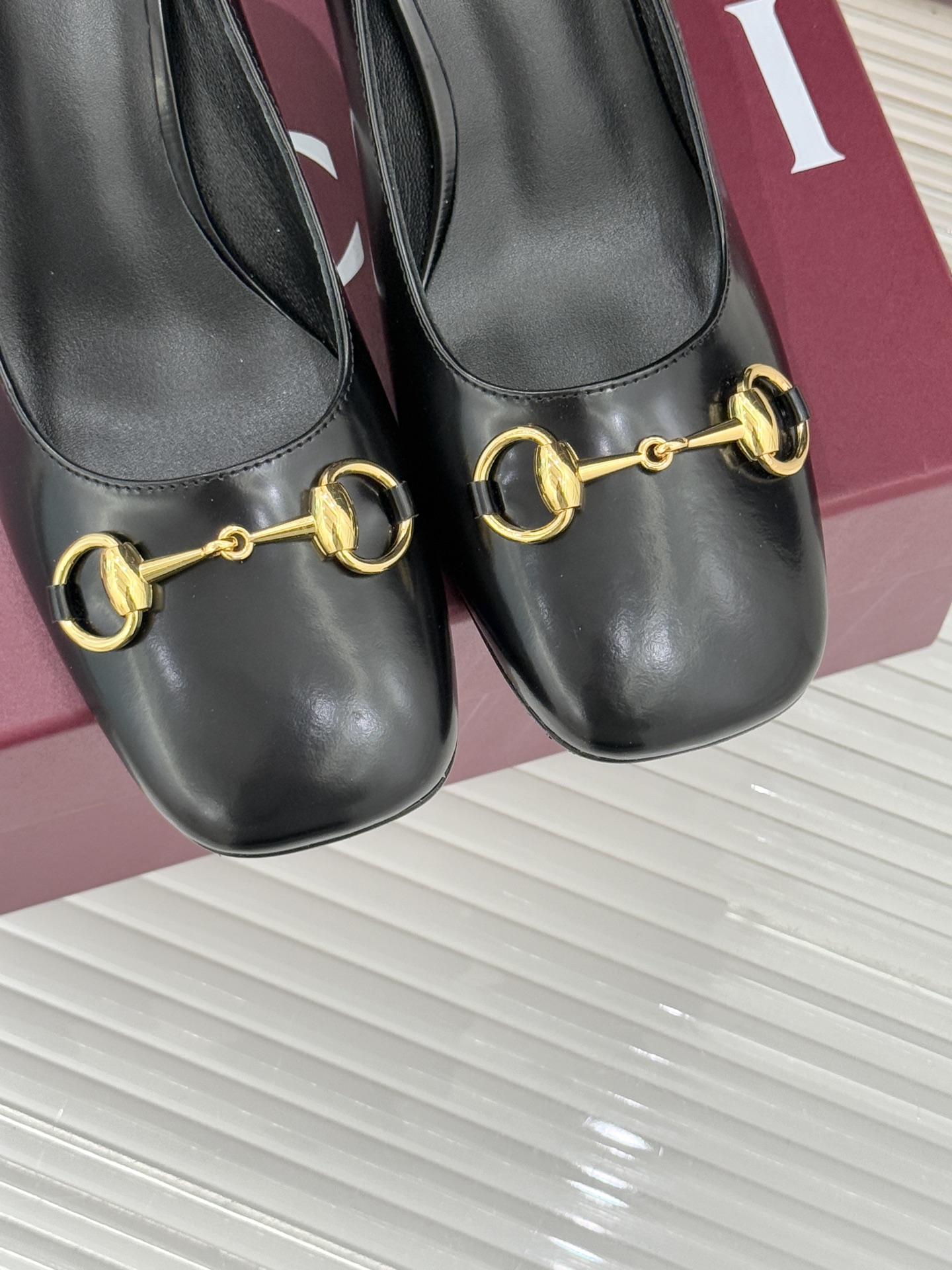 Gucci/古驰经典马衔扣粗跟高跟鞋单鞋溯源品牌百年马术本源以标志性马衔扣焕新诠释经典金属饰件凝萃低调奢