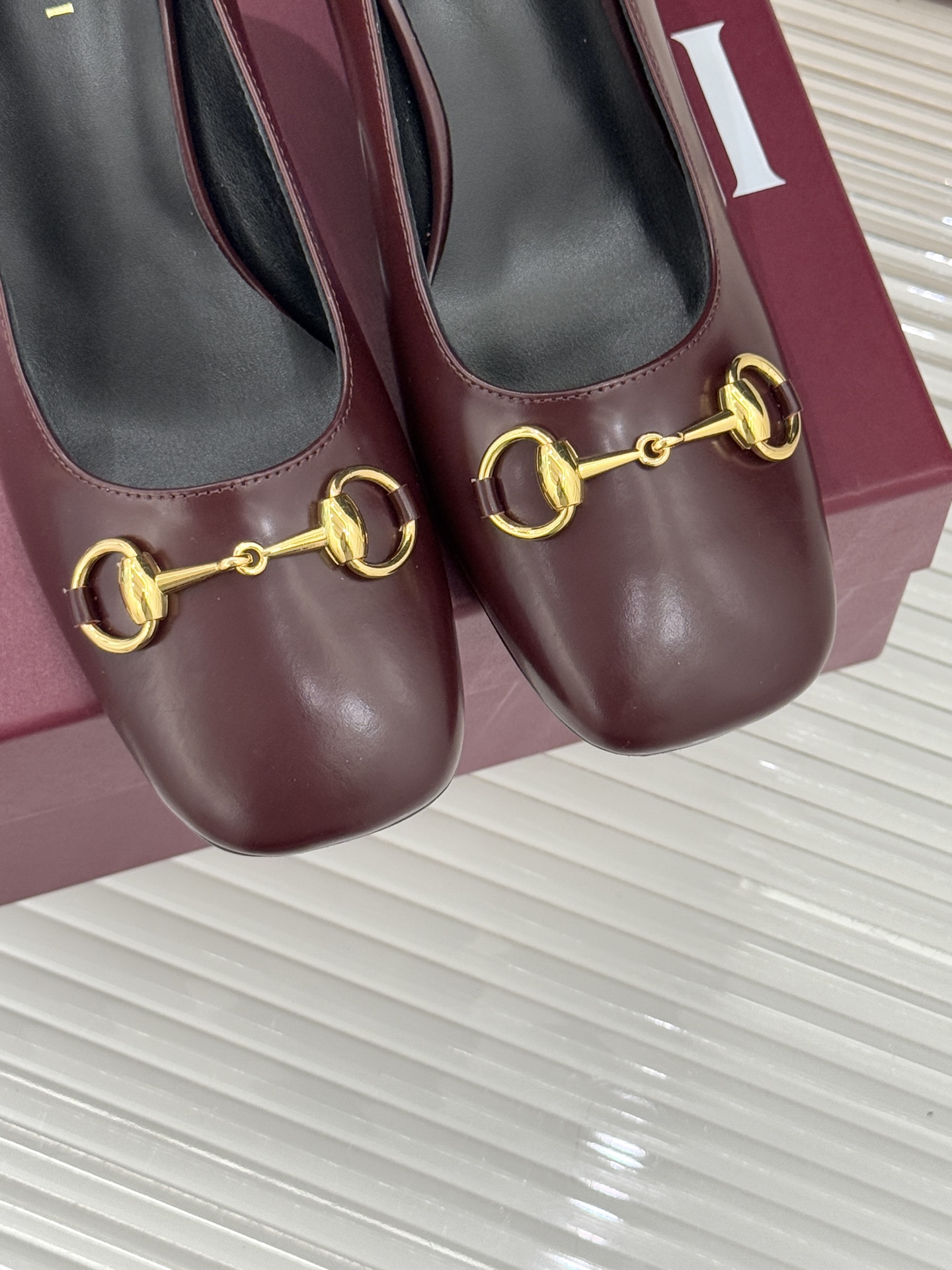 Gucci/古驰经典马衔扣粗跟高跟鞋单鞋溯源品牌百年马术本源以标志性马衔扣焕新诠释经典金属饰件凝萃低调奢