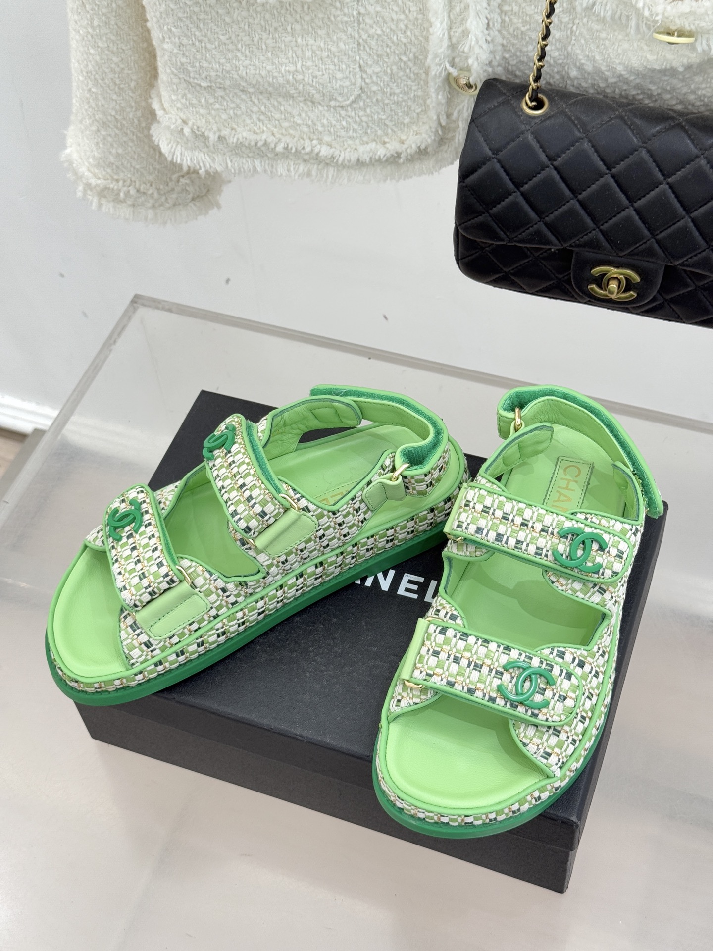 CHANE* ｜小香经典春夏双C魔术贴沙滩凉鞋香奶奶每年都必须要火爆一场的款式 这一系列真是搭配神器明星