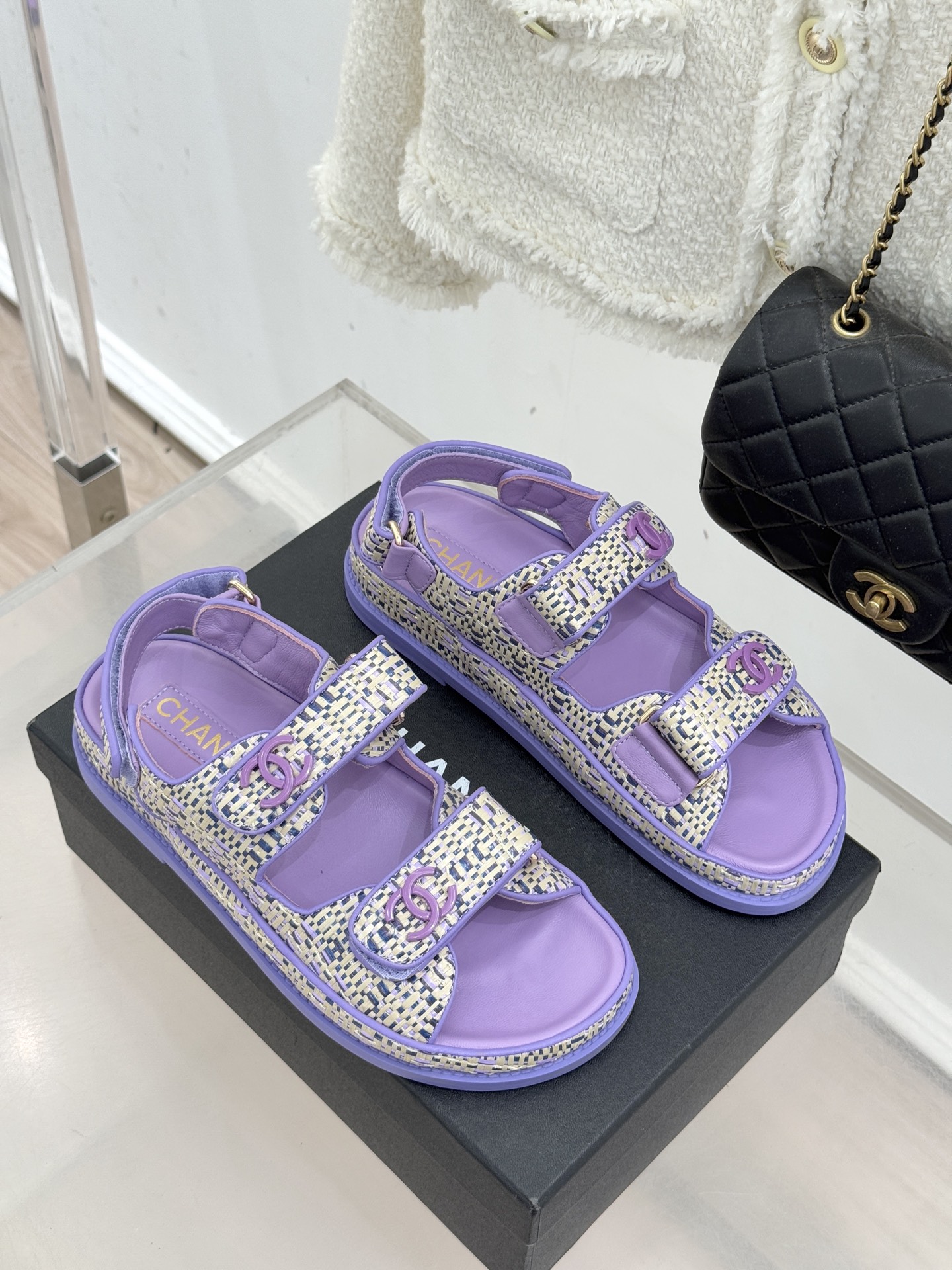 CHANE* ｜小香经典春夏双C魔术贴沙滩凉鞋香奶奶每年都必须要火爆一场的款式 这一系列真是搭配神器明星