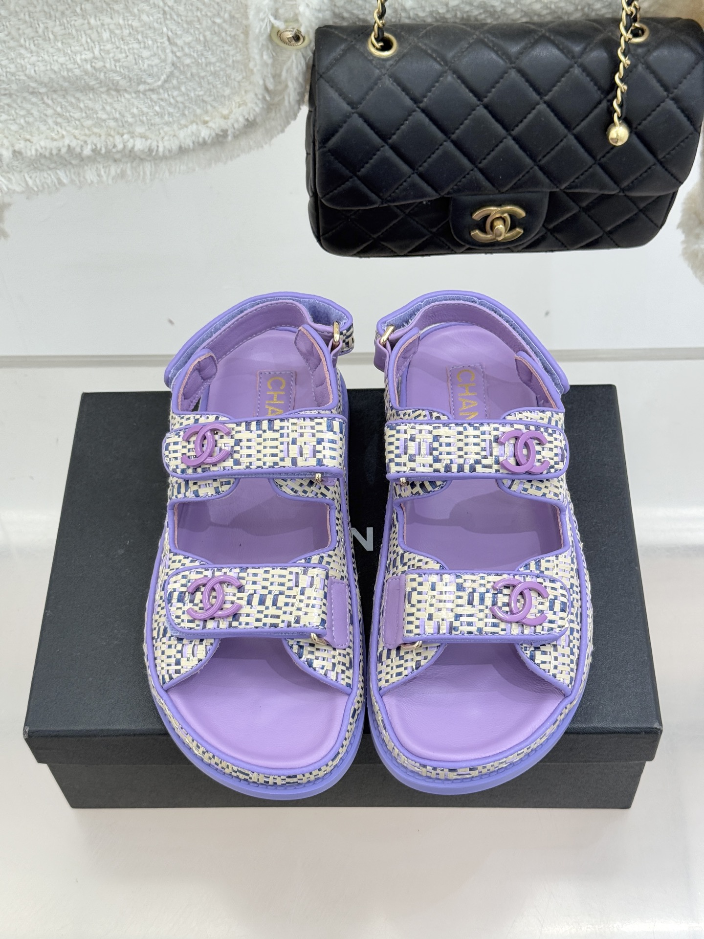 CHANE* ｜小香经典春夏双C魔术贴沙滩凉鞋香奶奶每年都必须要火爆一场的款式 这一系列真是搭配神器明星