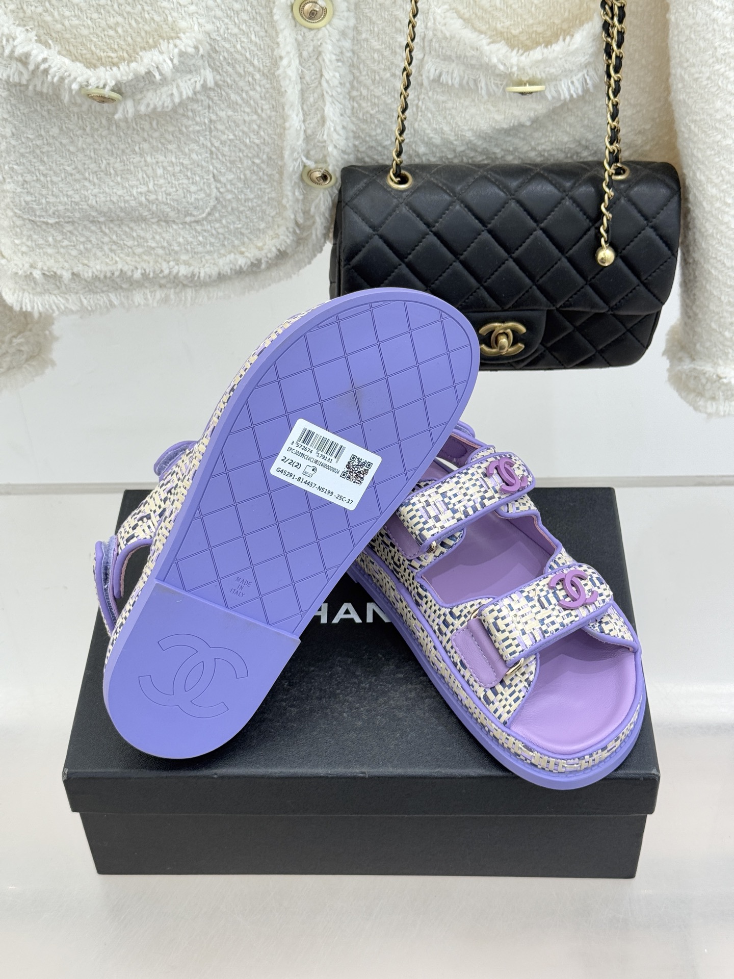 CHANE* ｜小香经典春夏双C魔术贴沙滩凉鞋香奶奶每年都必须要火爆一场的款式 这一系列真是搭配神器明星