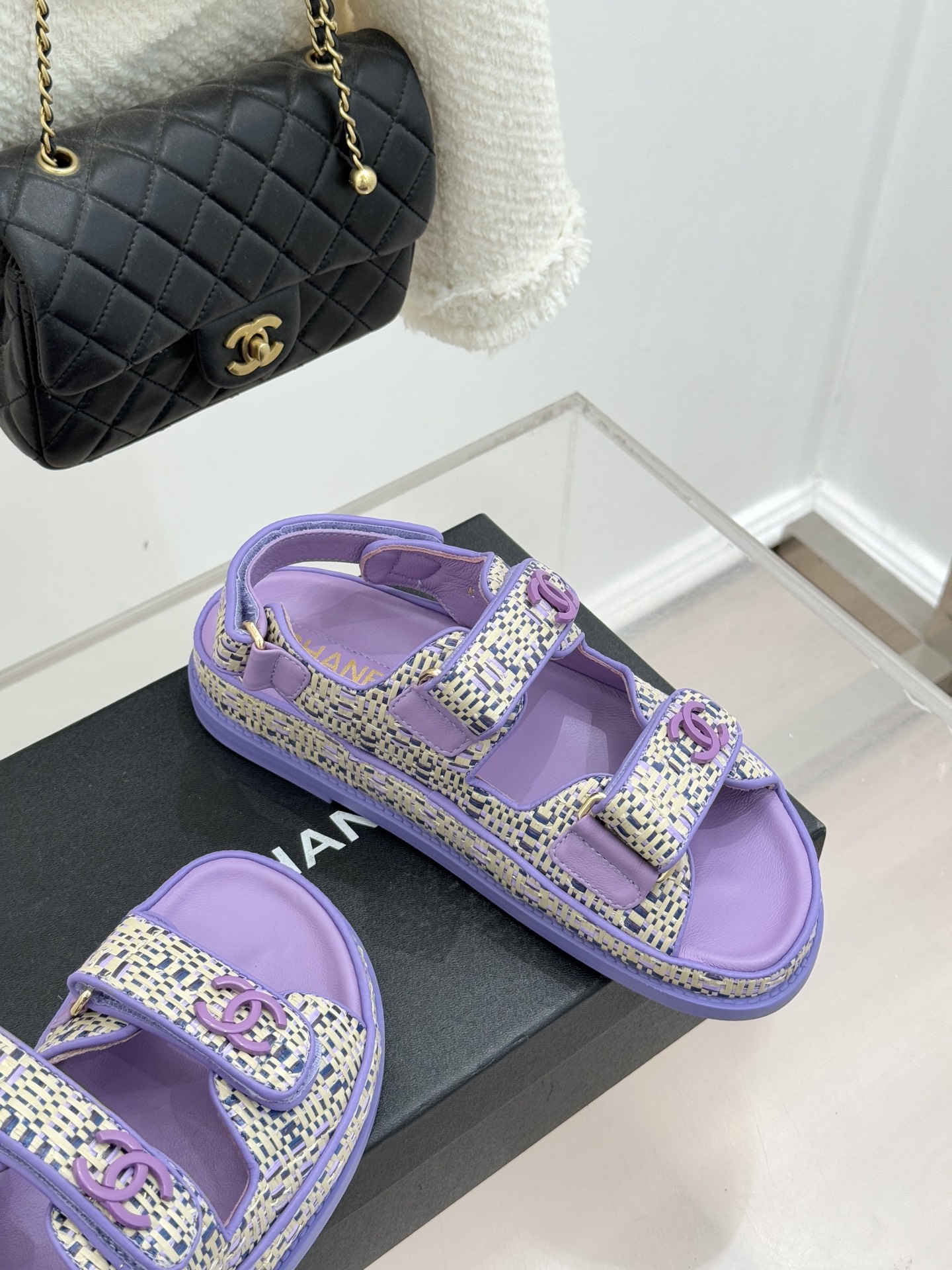 CHANE* ｜小香经典春夏双C魔术贴沙滩凉鞋香奶奶每年都必须要火爆一场的款式 这一系列真是搭配神器明星