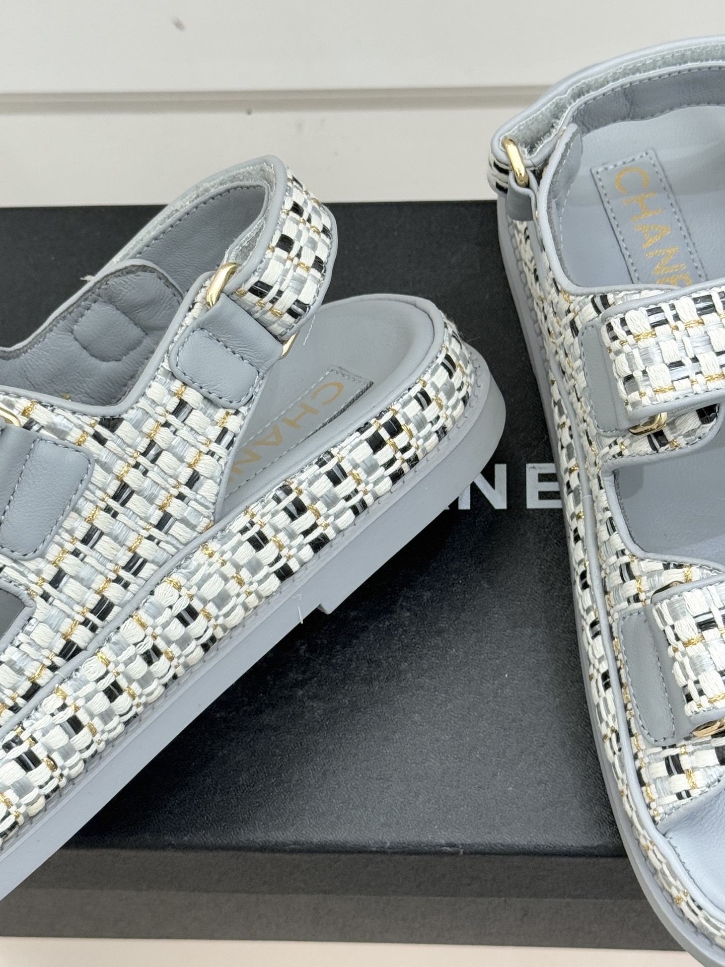 CHANE* ｜小香经典春夏双C魔术贴沙滩凉鞋香奶奶每年都必须要火爆一场的款式 这一系列真是搭配神器明星