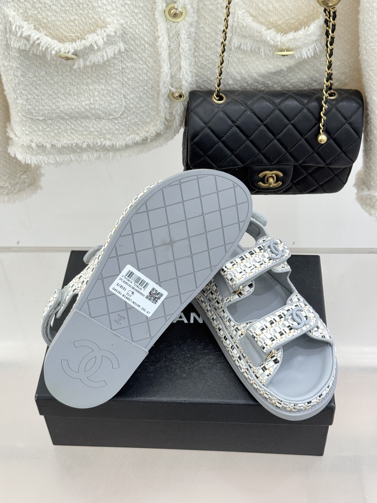 CHANE* ｜小香经典春夏双C魔术贴沙滩凉鞋香奶奶每年都必须要火爆一场的款式 这一系列真是搭配神器明星