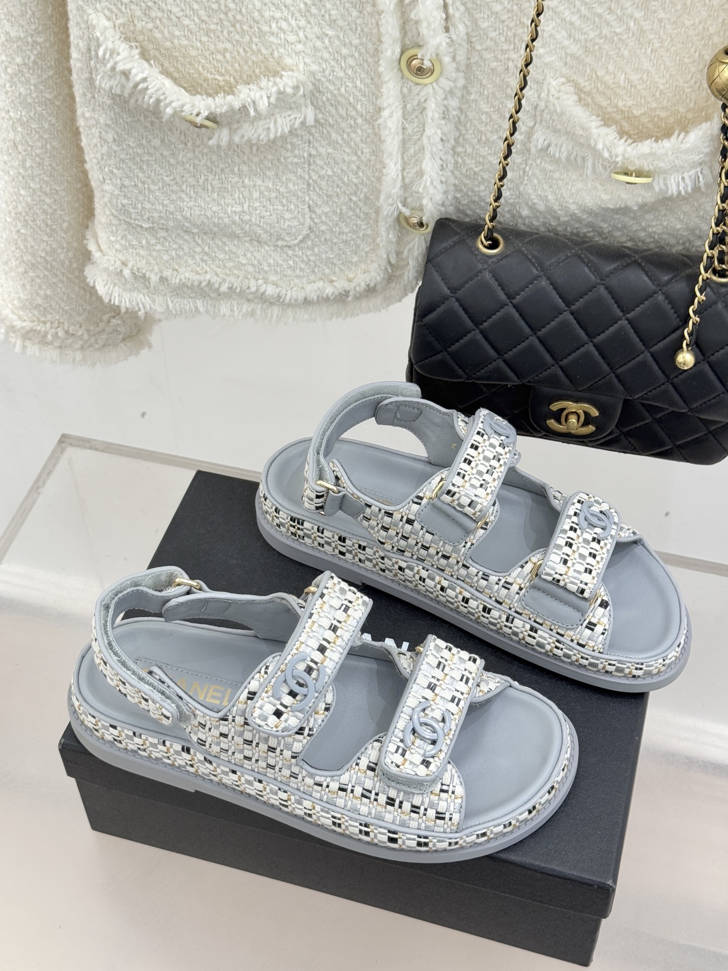 CHANE* ｜小香经典春夏双C魔术贴沙滩凉鞋香奶奶每年都必须要火爆一场的款式 这一系列真是搭配神器明星