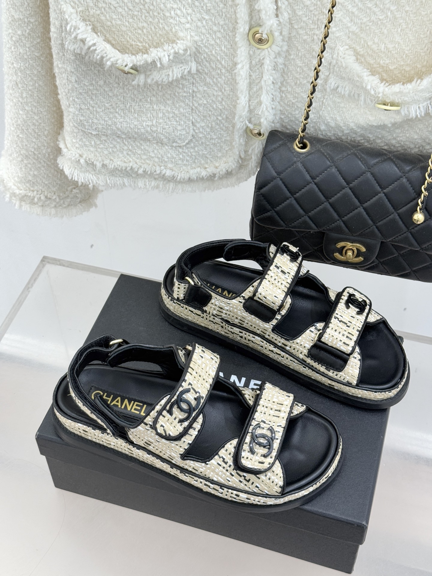 CHANE* ｜小香经典春夏双C魔术贴沙滩凉鞋香奶奶每年都必须要火爆一场的款式 这一系列真是搭配神器明星