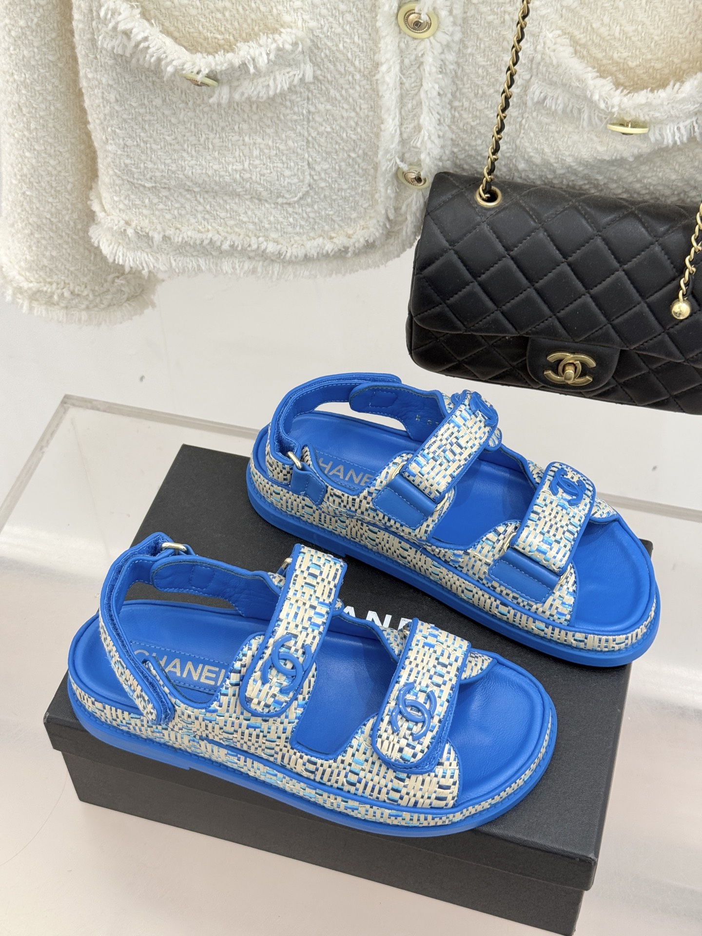 CHANE* ｜小香经典春夏双C魔术贴沙滩凉鞋香奶奶每年都必须要火爆一场的款式 这一系列真是搭配神器明星