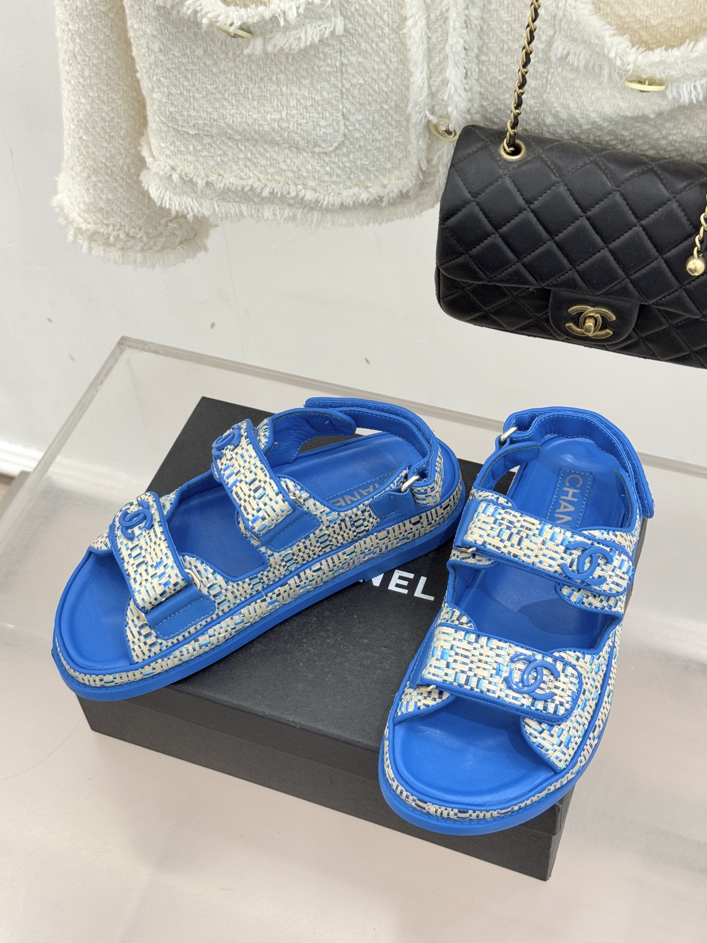 CHANE* ｜小香经典春夏双C魔术贴沙滩凉鞋香奶奶每年都必须要火爆一场的款式 这一系列真是搭配神器明星