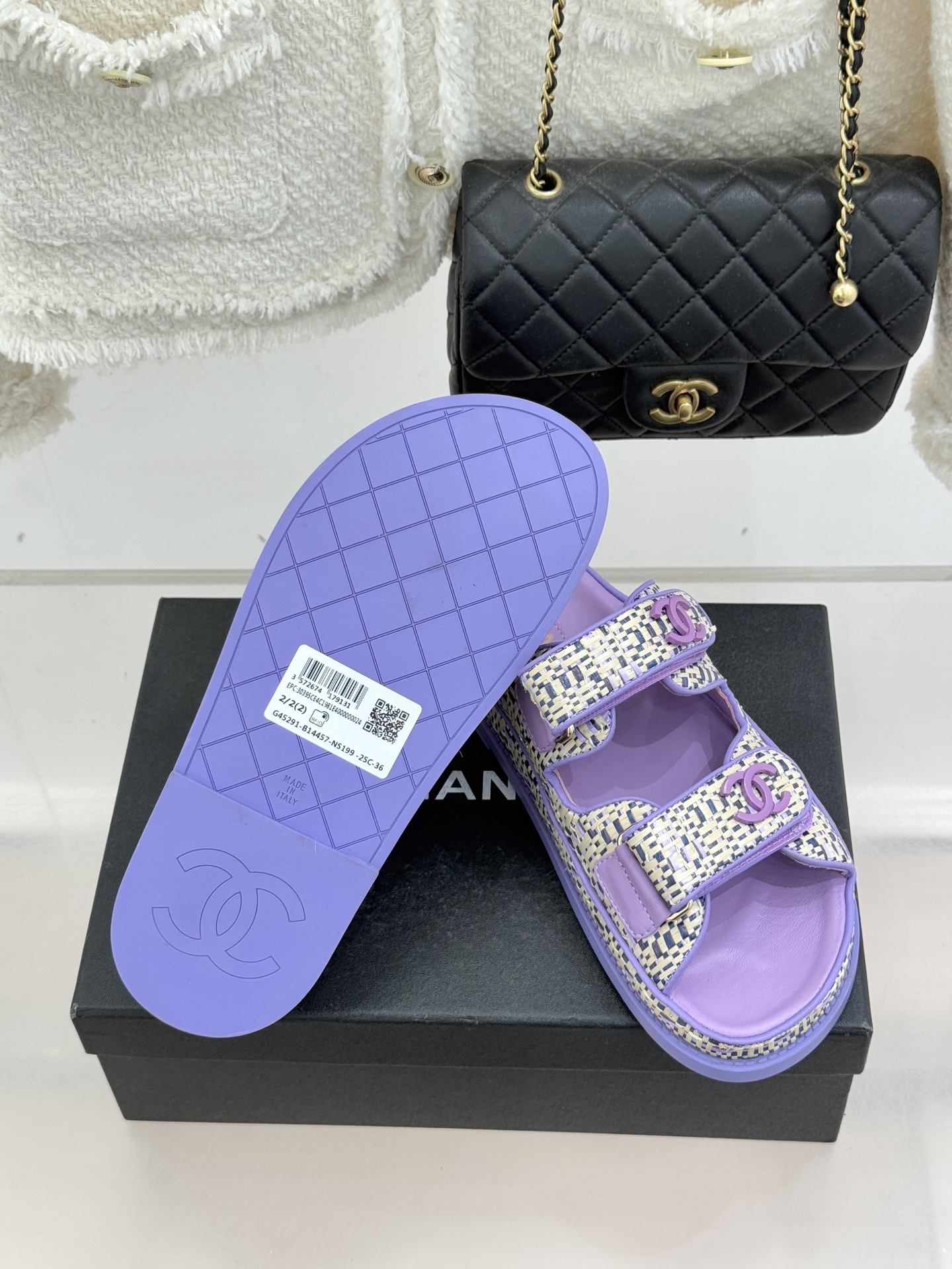 CHANE* ｜小香经典春夏双C魔术贴沙滩凉鞋香奶奶每年都必须要火爆一场的款式 这一系列真是搭配神器明星