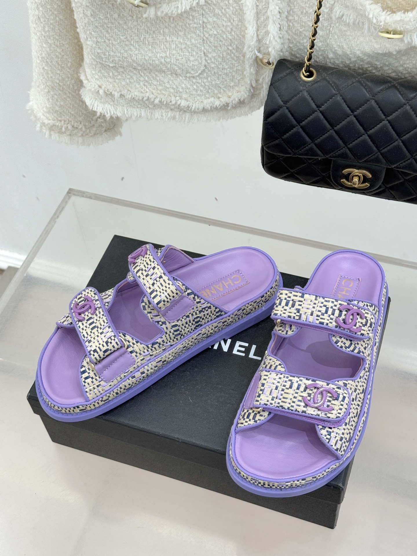 CHANE* ｜小香经典春夏双C魔术贴沙滩凉鞋香奶奶每年都必须要火爆一场的款式 这一系列真是搭配神器明星