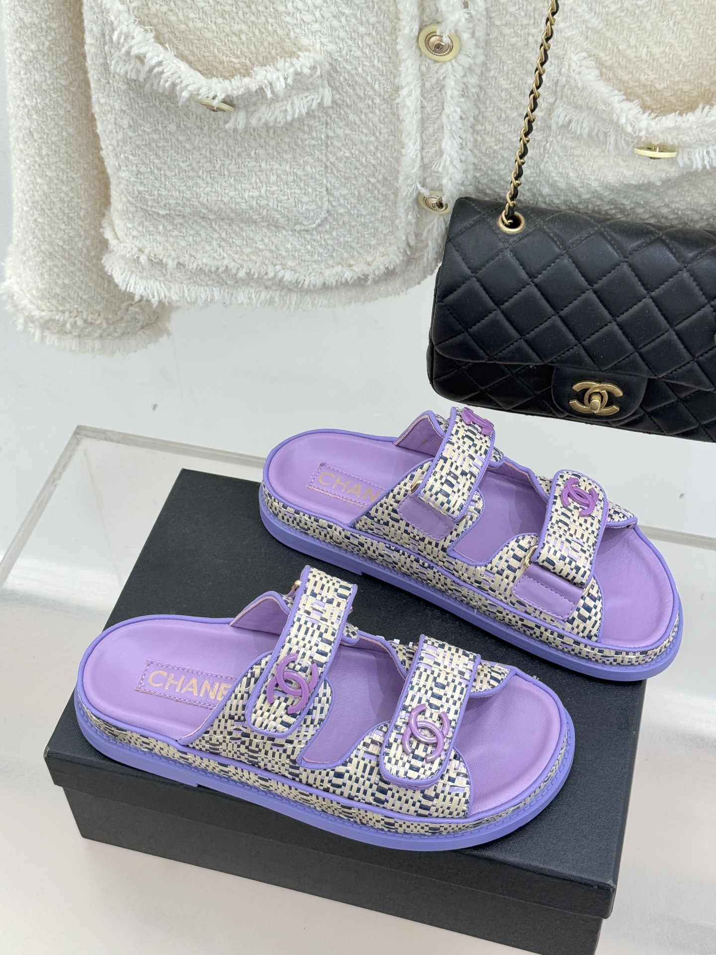 CHANE* ｜小香经典春夏双C魔术贴沙滩凉鞋香奶奶每年都必须要火爆一场的款式 这一系列真是搭配神器明星