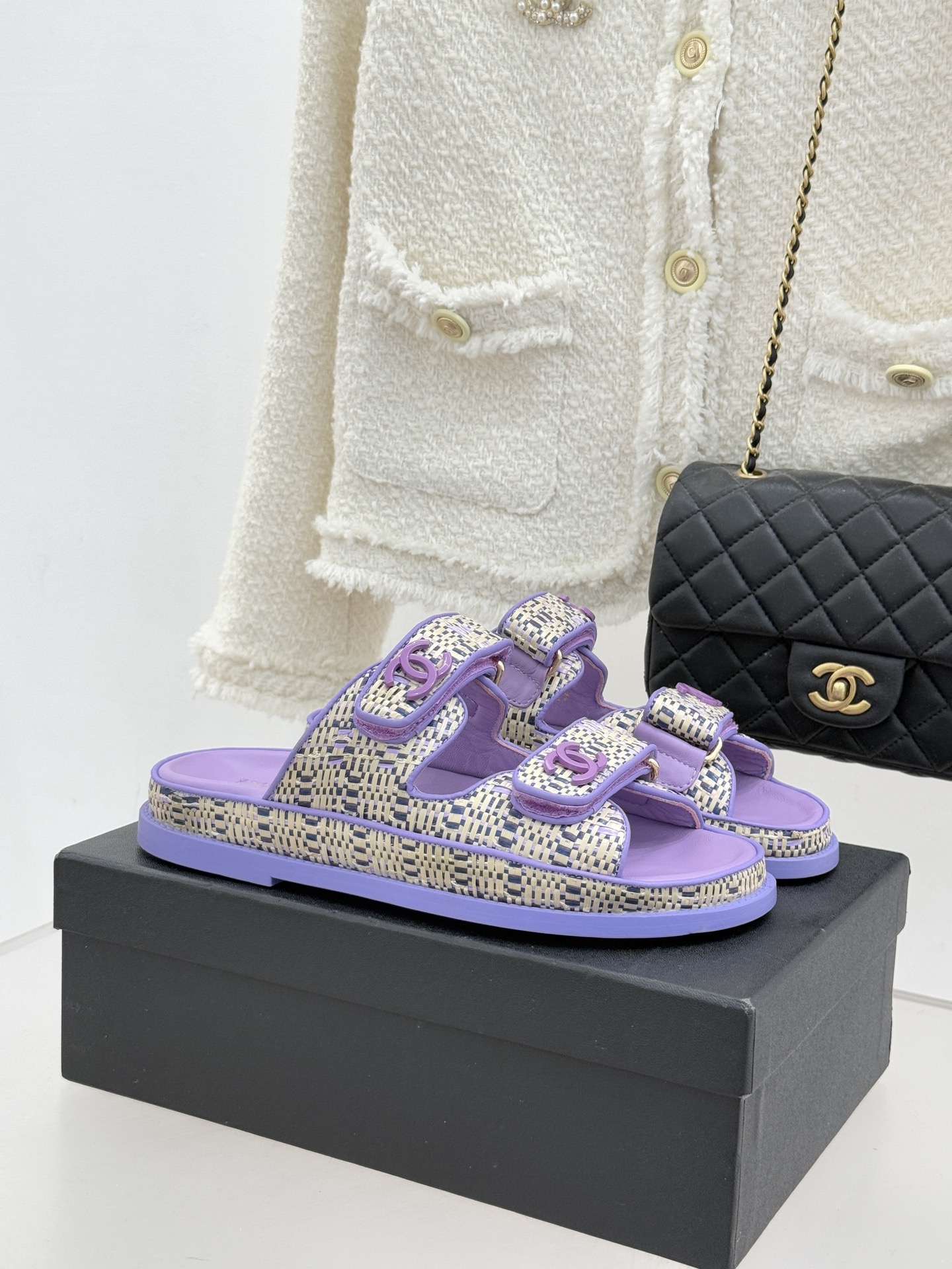 CHANE* ｜小香经典春夏双C魔术贴沙滩凉鞋香奶奶每年都必须要火爆一场的款式 这一系列真是搭配神器明星