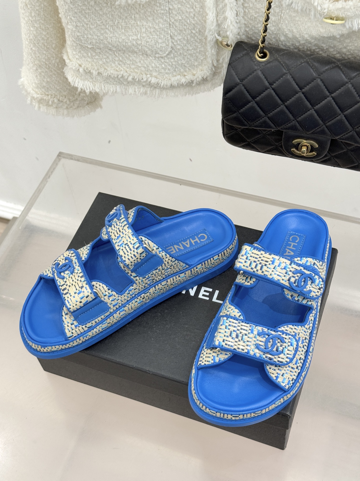 CHANE* ｜小香经典春夏双C魔术贴沙滩凉鞋香奶奶每年都必须要火爆一场的款式 这一系列真是搭配神器明星