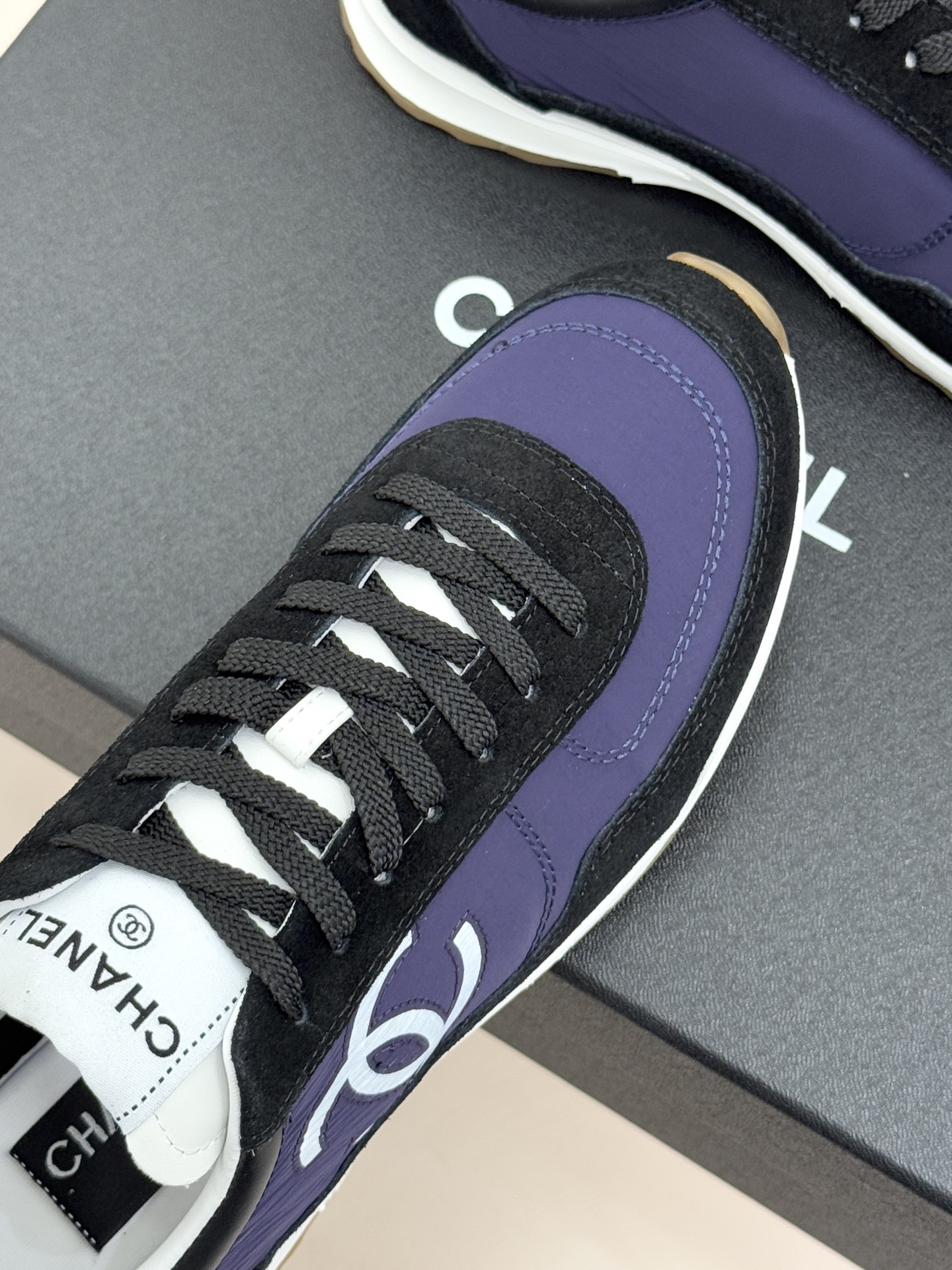 CHANE* ｜小香26P双C休闲运动鞋凝萃香奈儿早春设计巧思以磨砂牛皮与丝绸牛皮拼接鞋面糅合细腻质感与