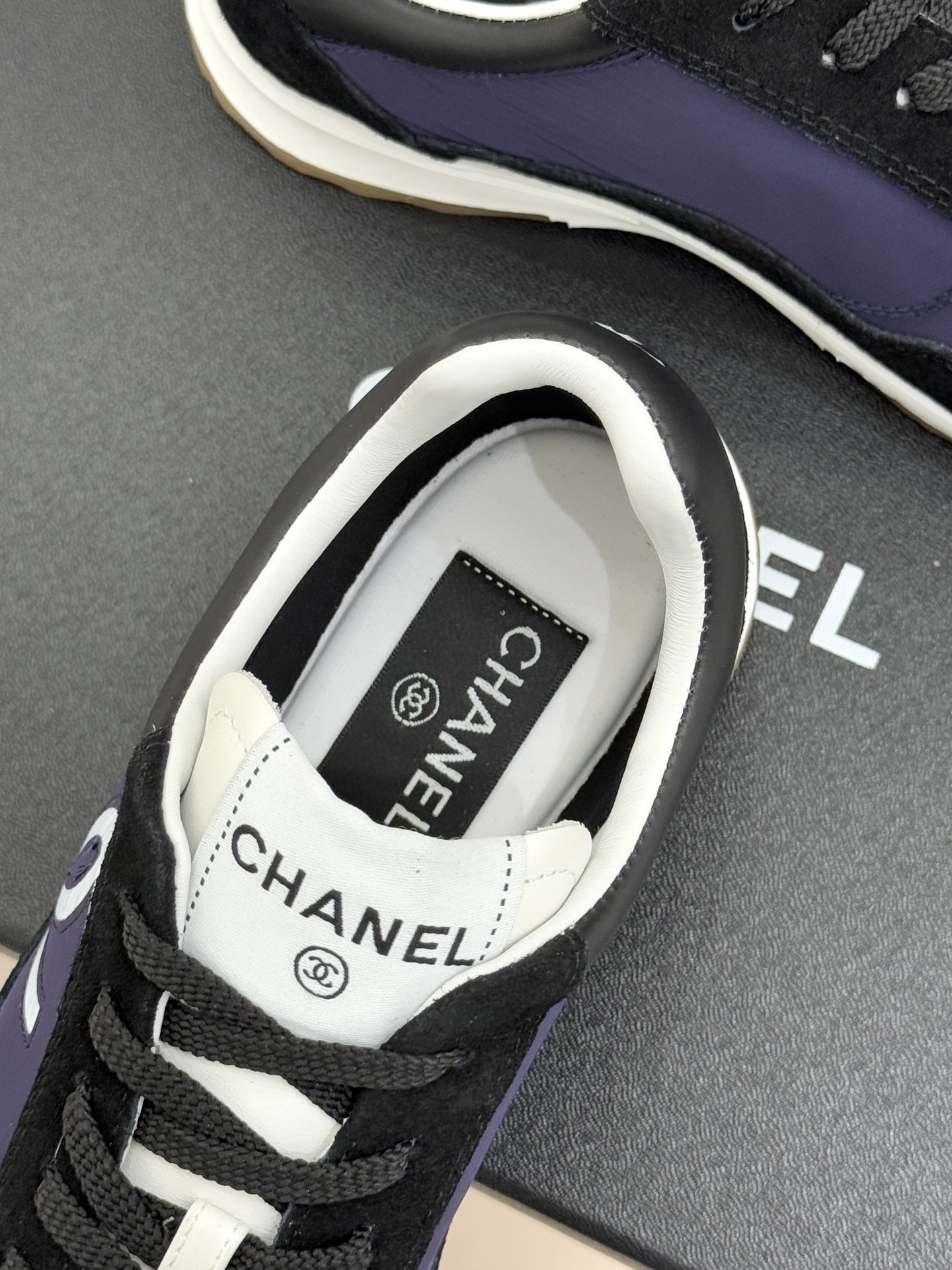 CHANE* ｜小香26P双C休闲运动鞋凝萃香奈儿早春设计巧思以磨砂牛皮与丝绸牛皮拼接鞋面糅合细腻质感与