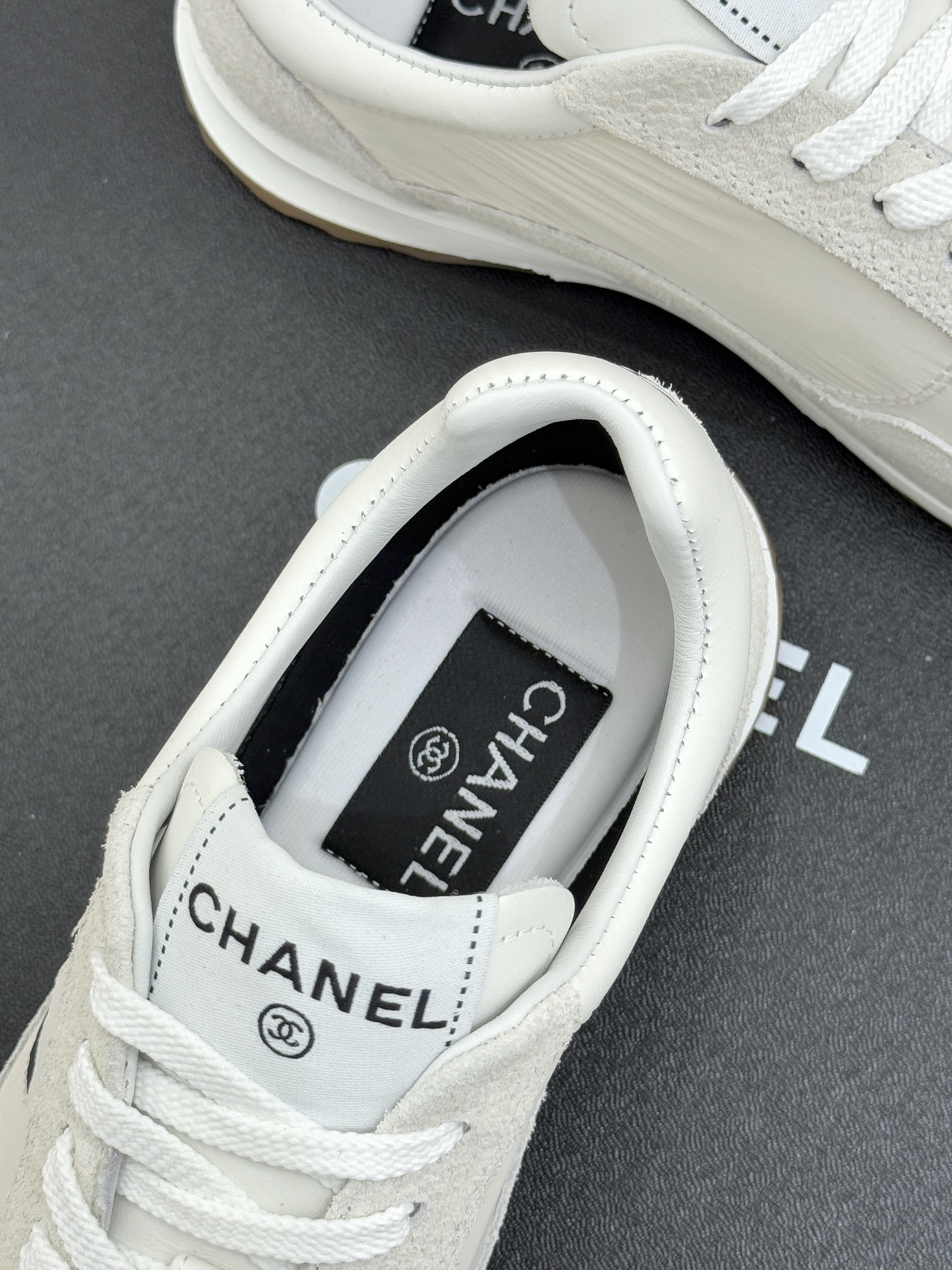 CHANE* ｜小香26P双C休闲运动鞋凝萃香奈儿早春设计巧思以磨砂牛皮与丝绸牛皮拼接鞋面糅合细腻质感与