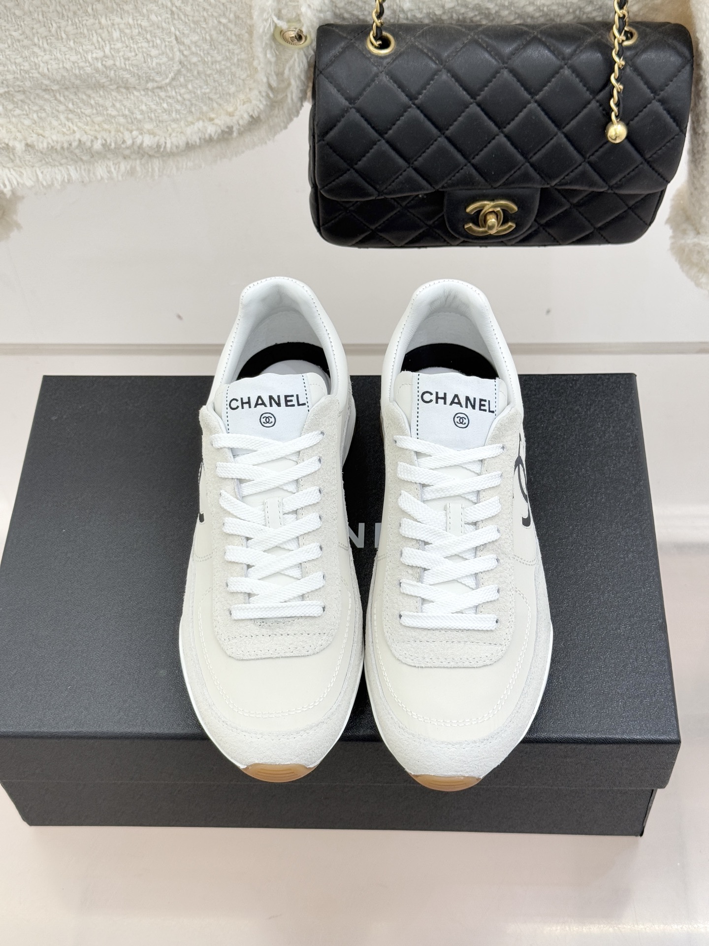 CHANE* ｜小香26P双C休闲运动鞋凝萃香奈儿早春设计巧思以磨砂牛皮与丝绸牛皮拼接鞋面糅合细腻质感与