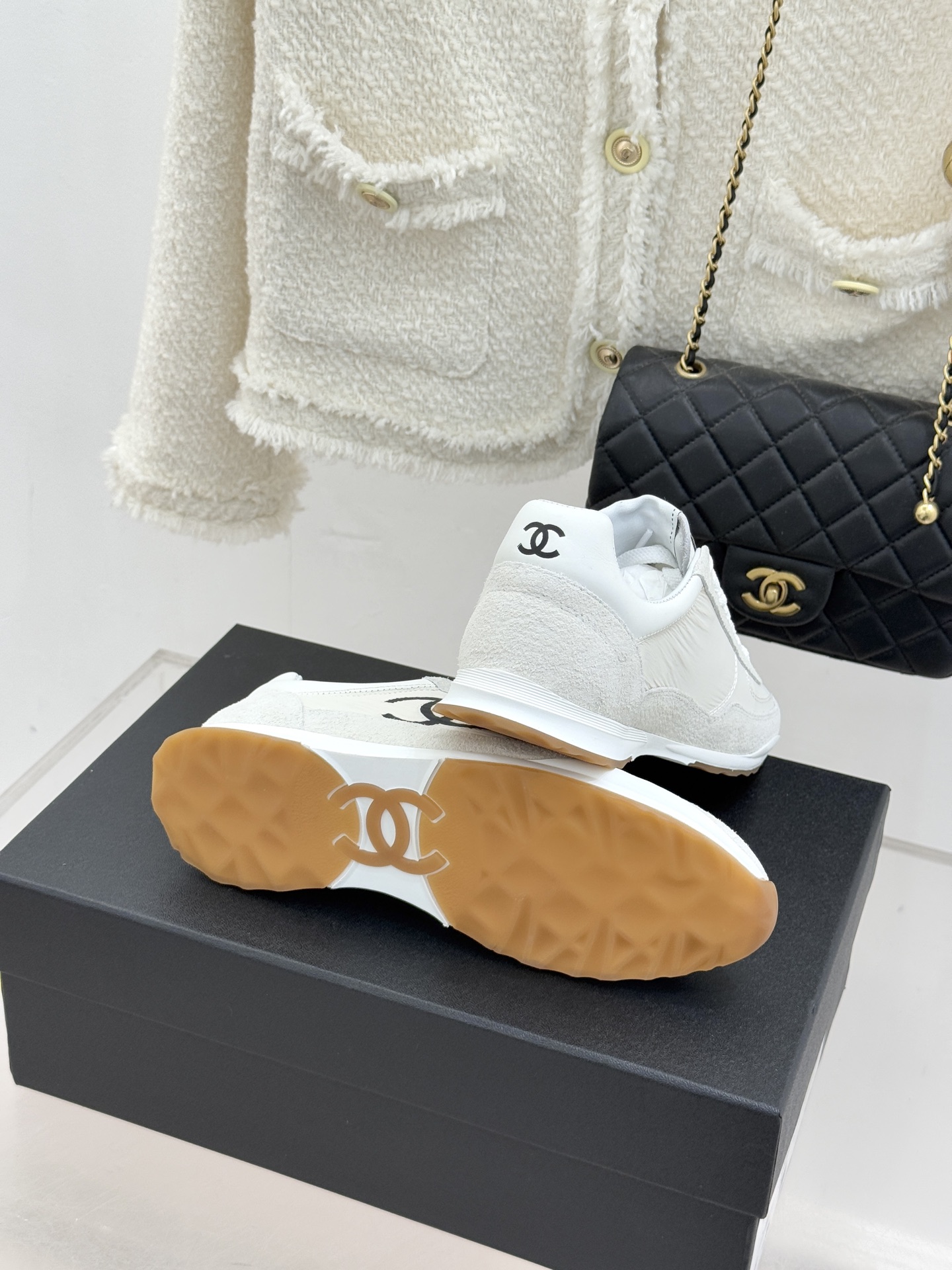 CHANE* ｜小香26P双C休闲运动鞋凝萃香奈儿早春设计巧思以磨砂牛皮与丝绸牛皮拼接鞋面糅合细腻质感与