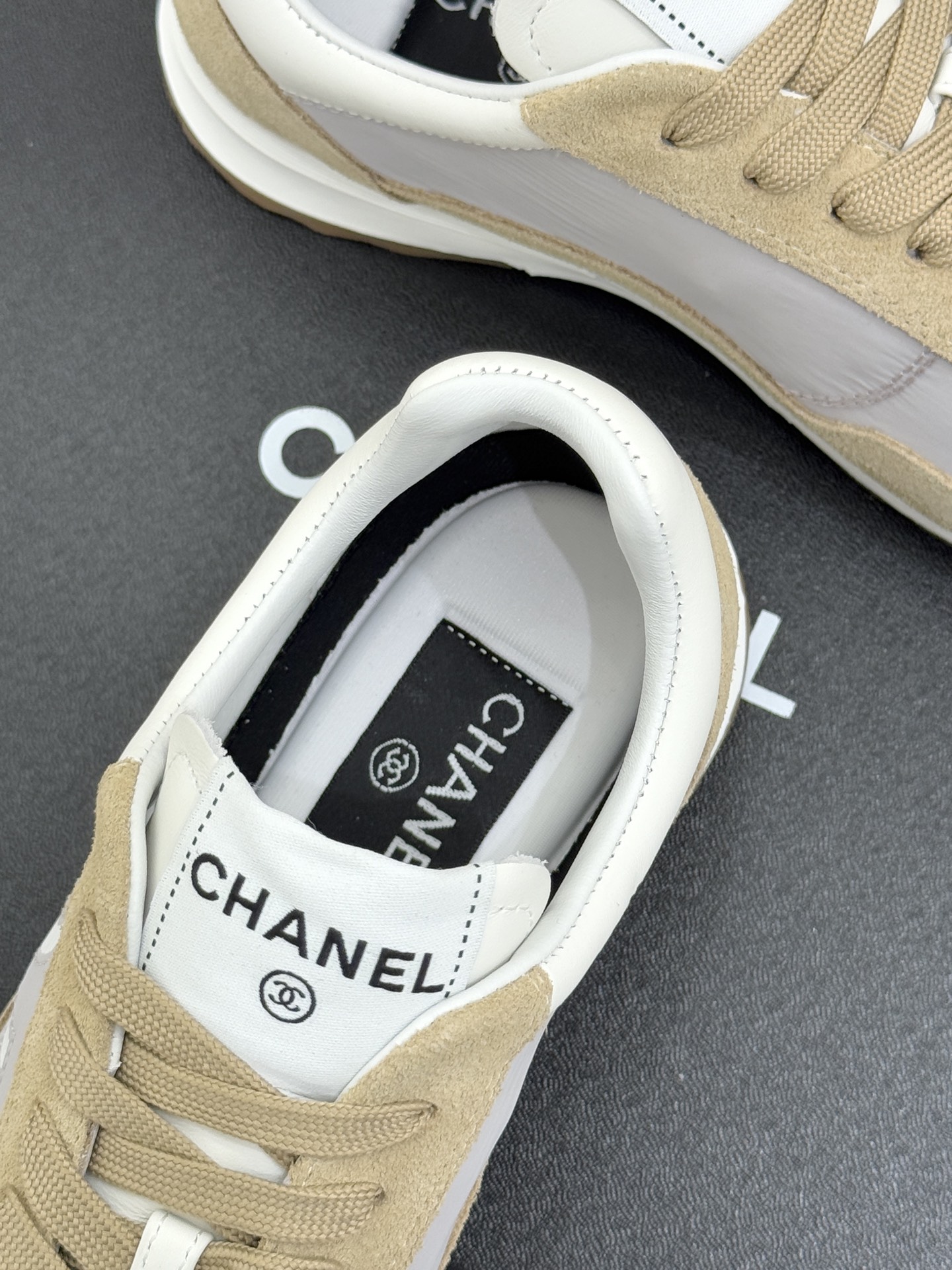 CHANE* ｜小香26P双C休闲运动鞋凝萃香奈儿早春设计巧思以磨砂牛皮与丝绸牛皮拼接鞋面糅合细腻质感与