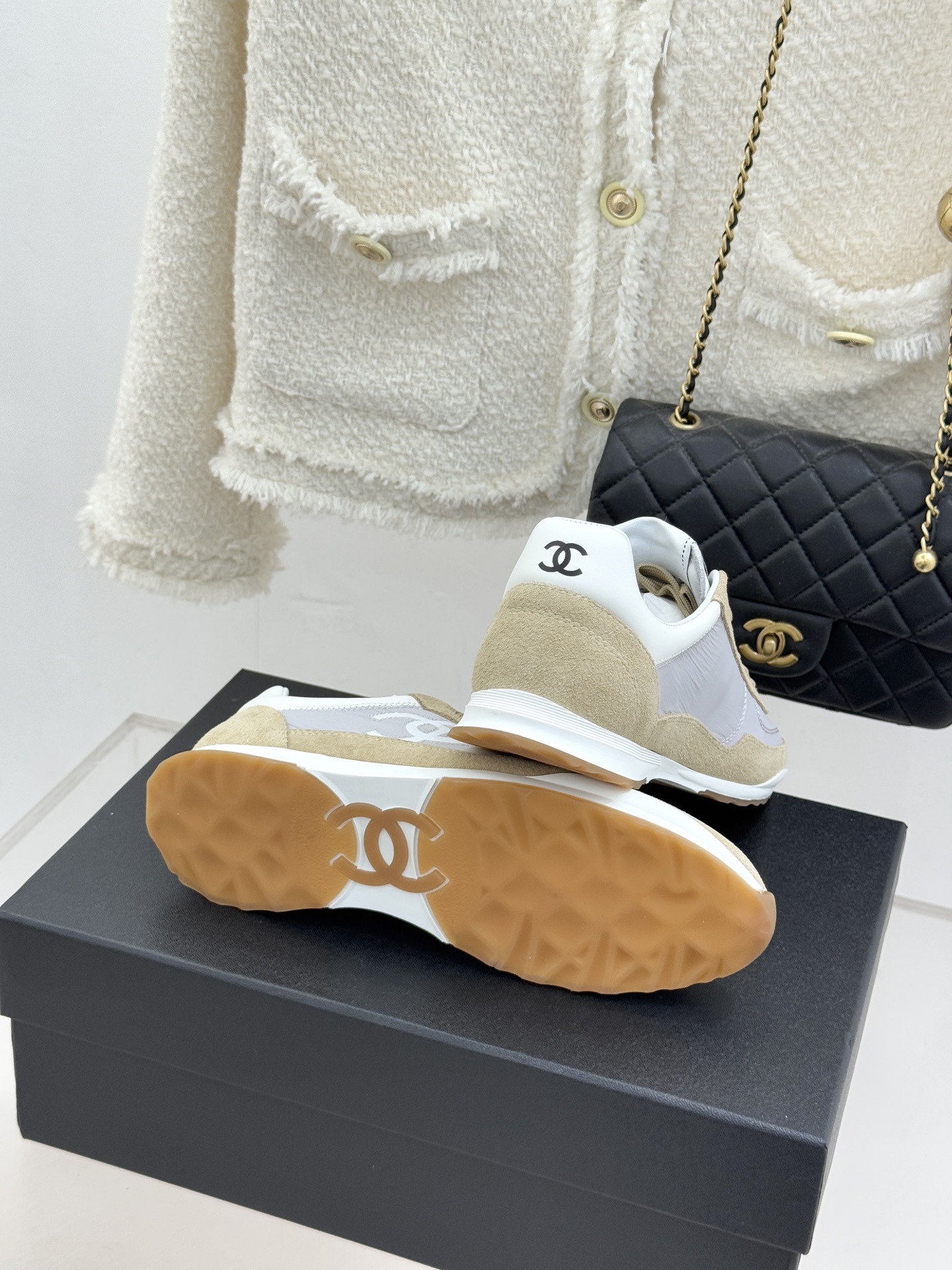 CHANE* ｜小香26P双C休闲运动鞋凝萃香奈儿早春设计巧思以磨砂牛皮与丝绸牛皮拼接鞋面糅合细腻质感与