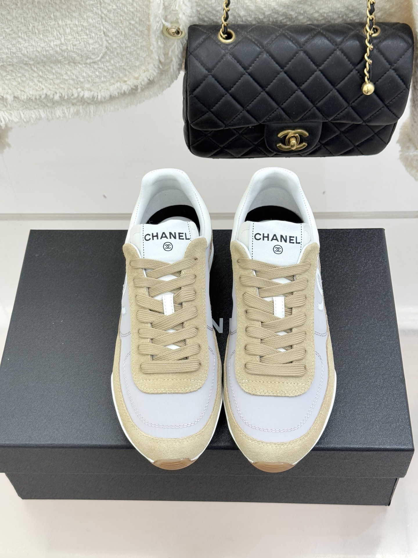 CHANE* ｜小香26P双C休闲运动鞋凝萃香奈儿早春设计巧思以磨砂牛皮与丝绸牛皮拼接鞋面糅合细腻质感与