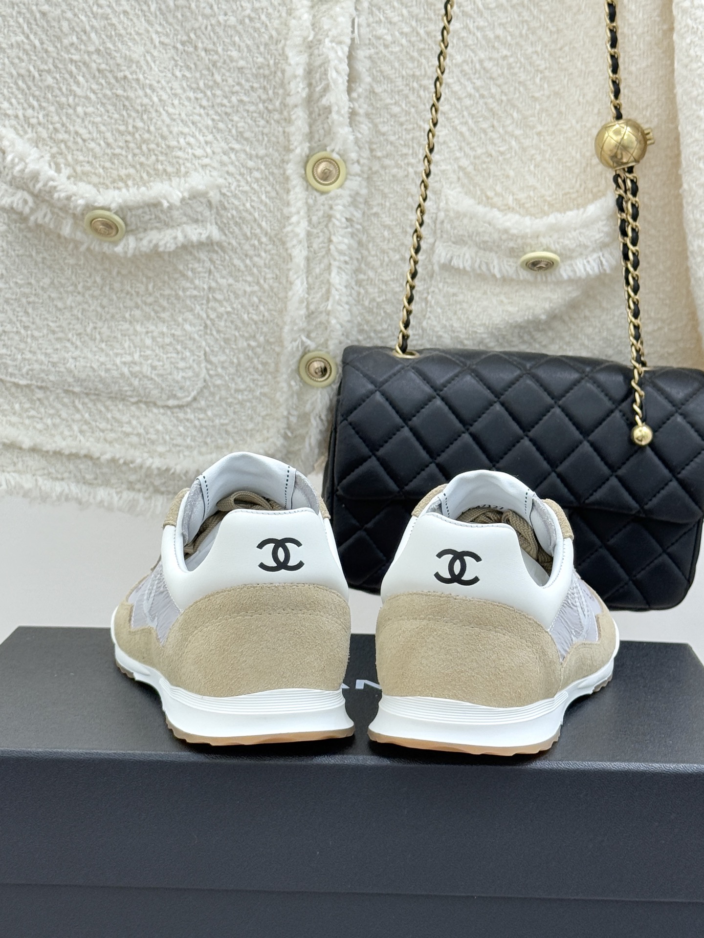 CHANE* ｜小香26P双C休闲运动鞋凝萃香奈儿早春设计巧思以磨砂牛皮与丝绸牛皮拼接鞋面糅合细腻质感与