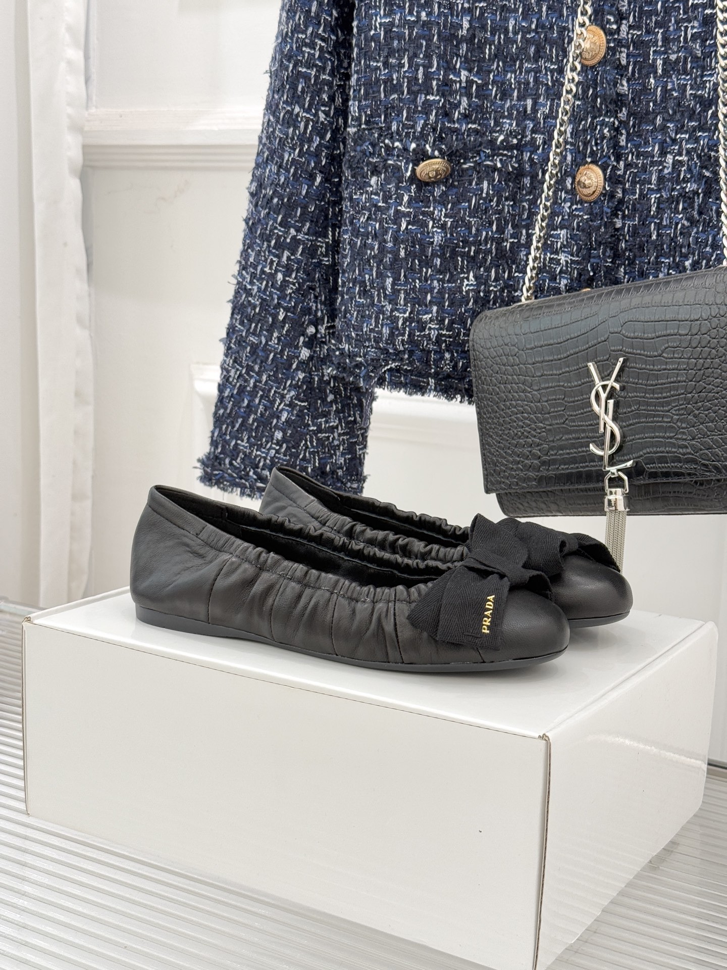 （原版飞机盒＋10）Prada/普拉达26WF新品蝴蝶结平底芭蕾舞鞋以复古基因碰撞甜酷美学这款芭蕾舞鞋重