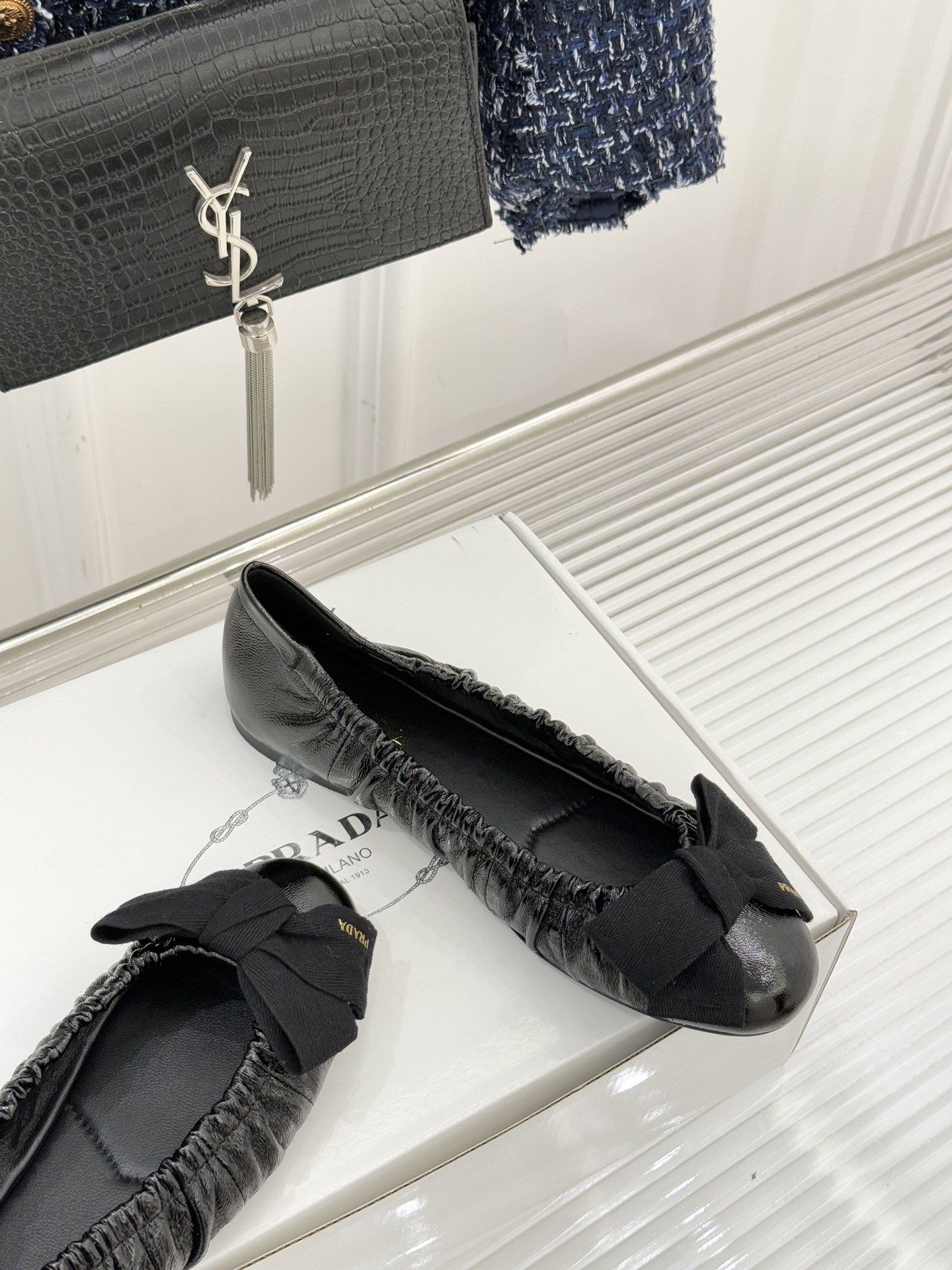 （原版飞机盒＋10）Prada/普拉达26WF新品蝴蝶结平底芭蕾舞鞋以复古基因碰撞甜酷美学这款芭蕾舞鞋重