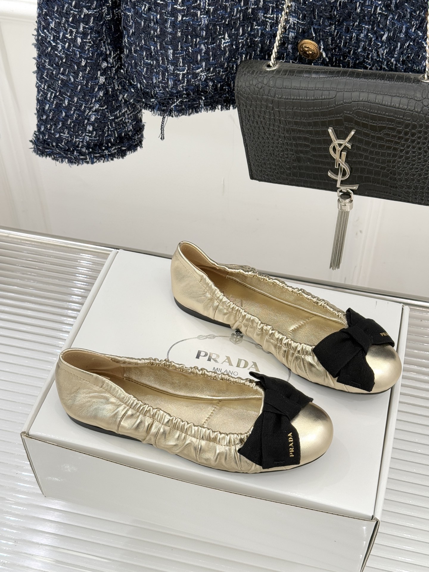 （原版飞机盒＋10）Prada/普拉达26WF新品蝴蝶结平底芭蕾舞鞋以复古基因碰撞甜酷美学这款芭蕾舞鞋重