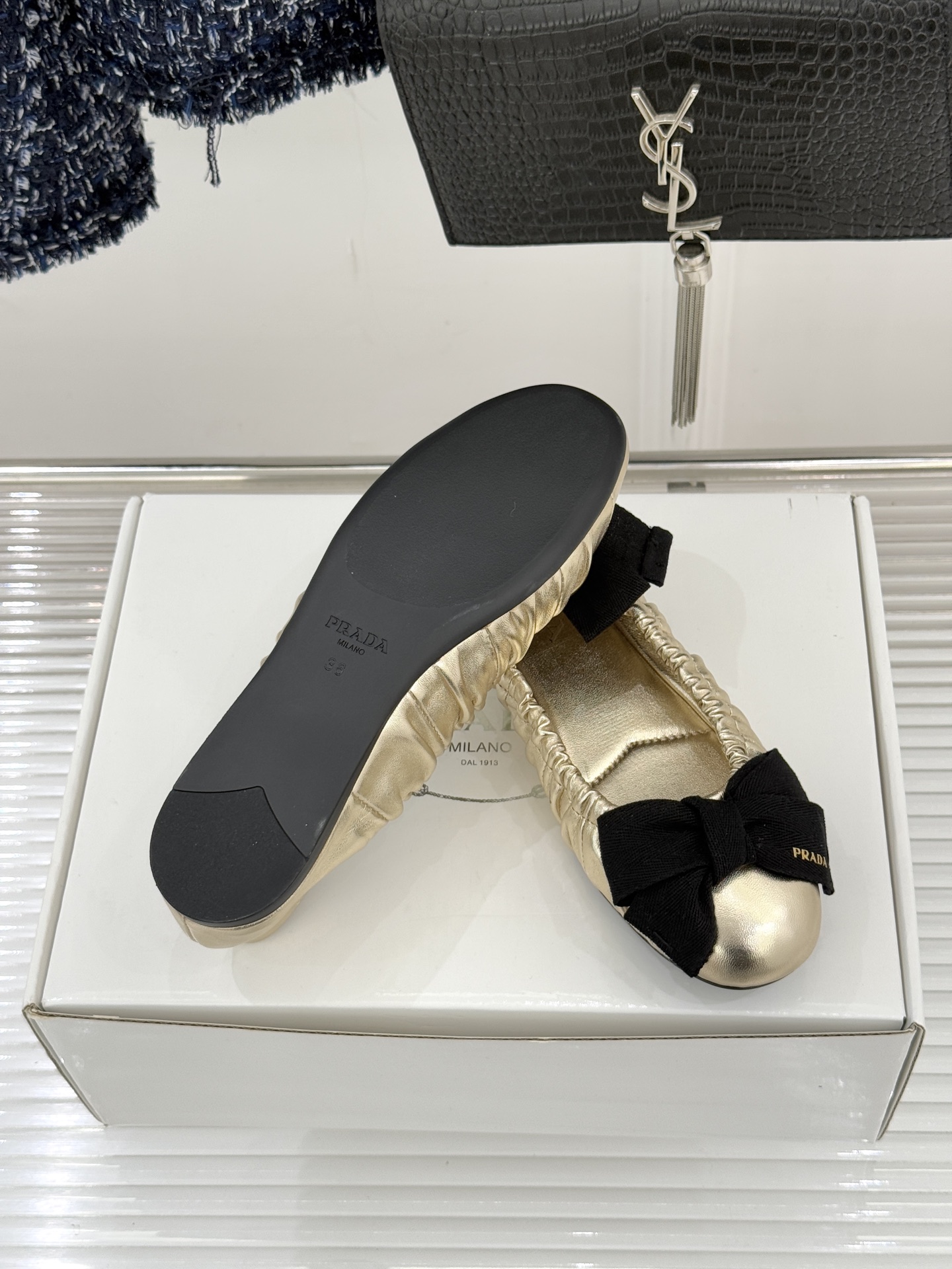（原版飞机盒＋10）Prada/普拉达26WF新品蝴蝶结平底芭蕾舞鞋以复古基因碰撞甜酷美学这款芭蕾舞鞋重