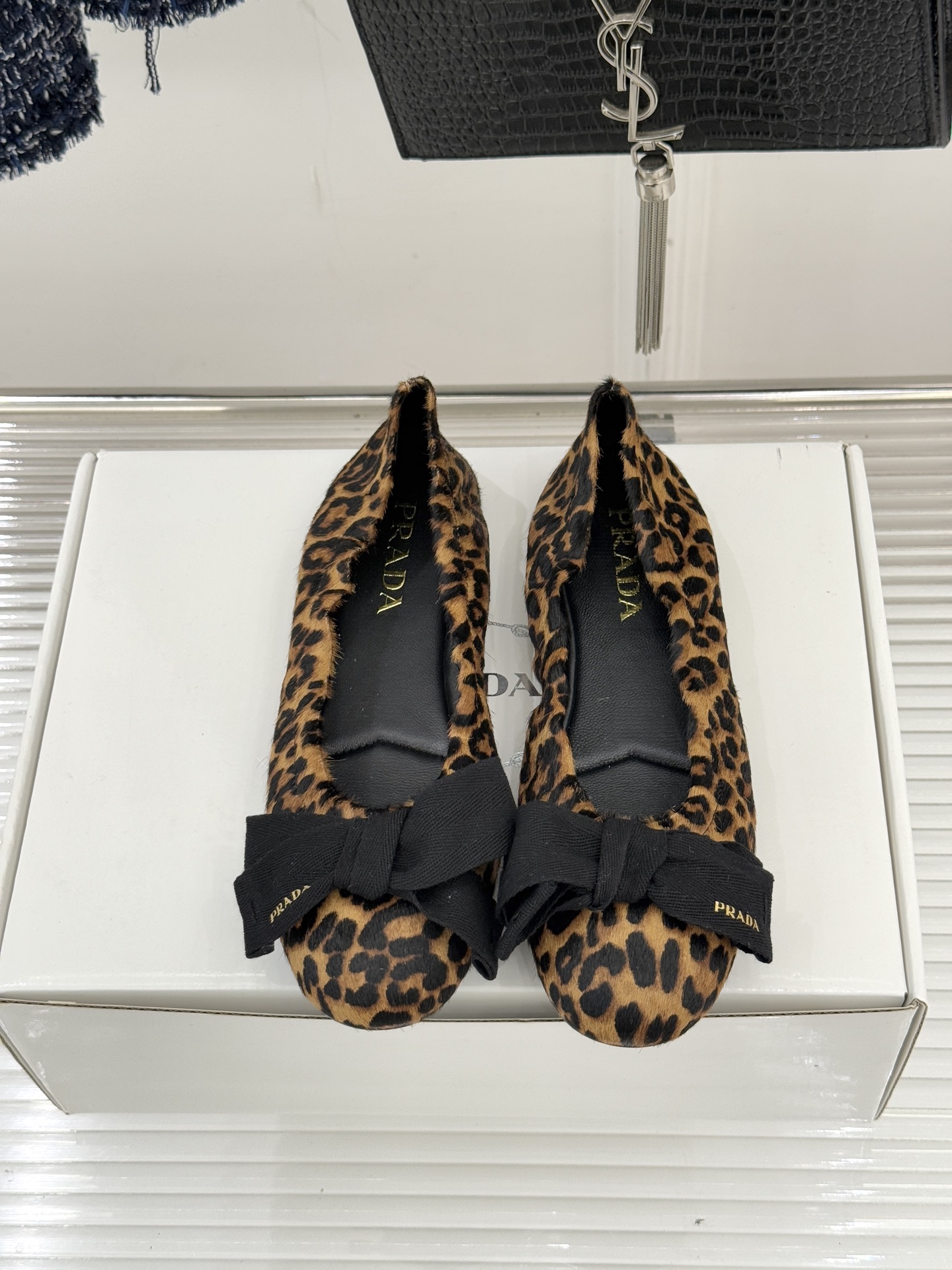 （原版飞机盒＋10）Prada/普拉达26WF新品蝴蝶结平底芭蕾舞鞋以复古基因碰撞甜酷美学这款芭蕾舞鞋重