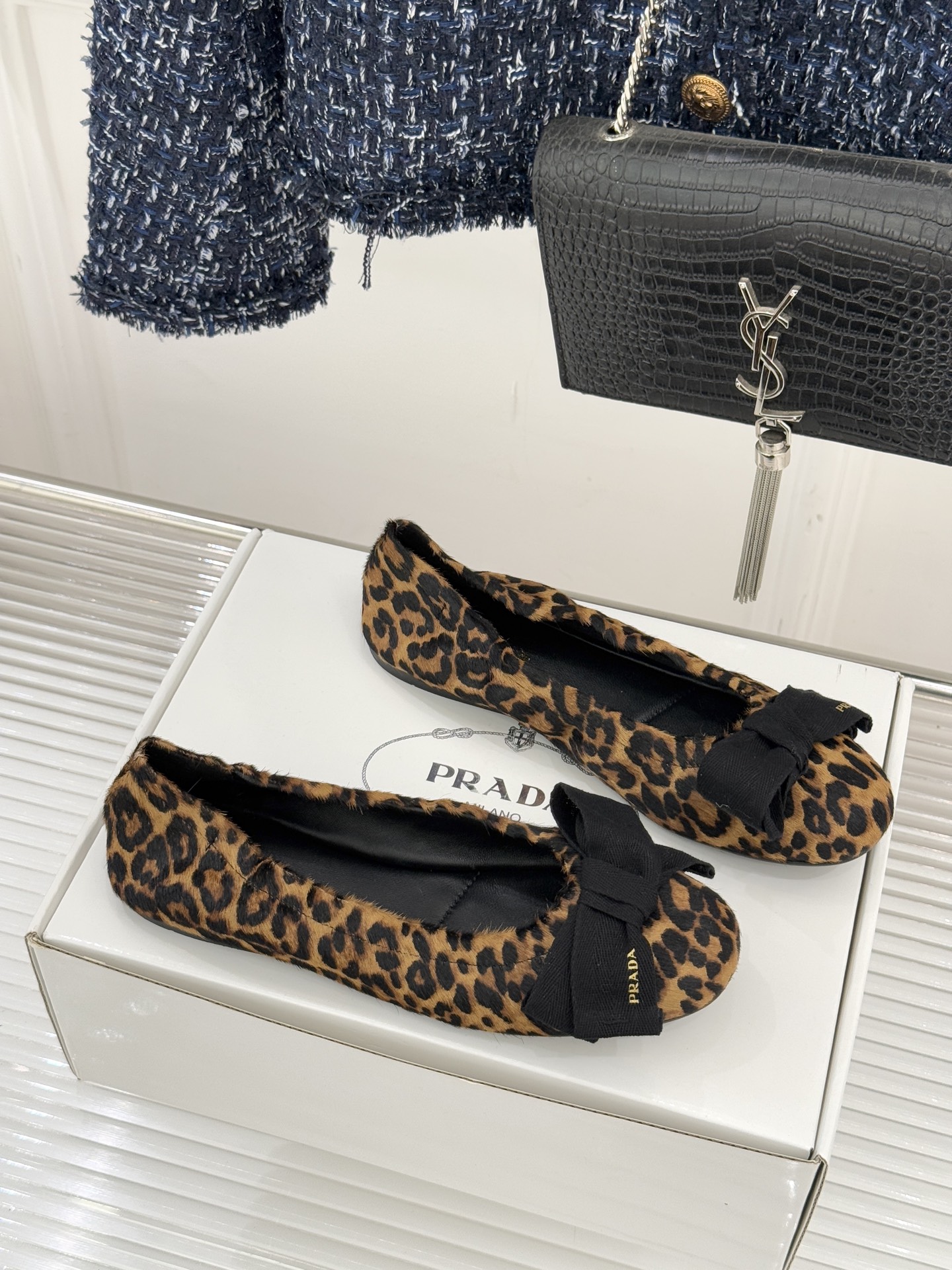 （原版飞机盒＋10）Prada/普拉达26WF新品蝴蝶结平底芭蕾舞鞋以复古基因碰撞甜酷美学这款芭蕾舞鞋重