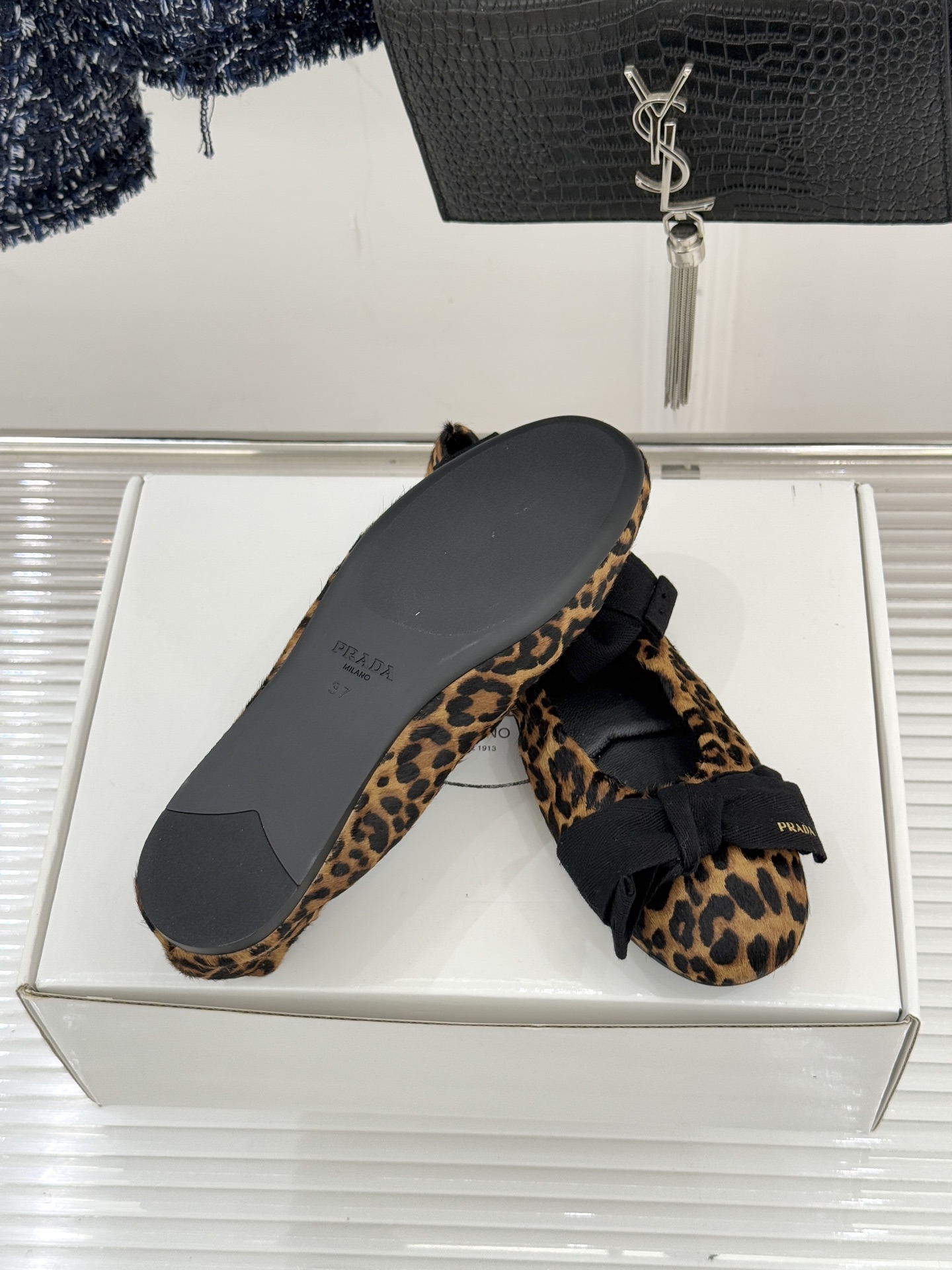 （原版飞机盒＋10）Prada/普拉达26WF新品蝴蝶结平底芭蕾舞鞋以复古基因碰撞甜酷美学这款芭蕾舞鞋重