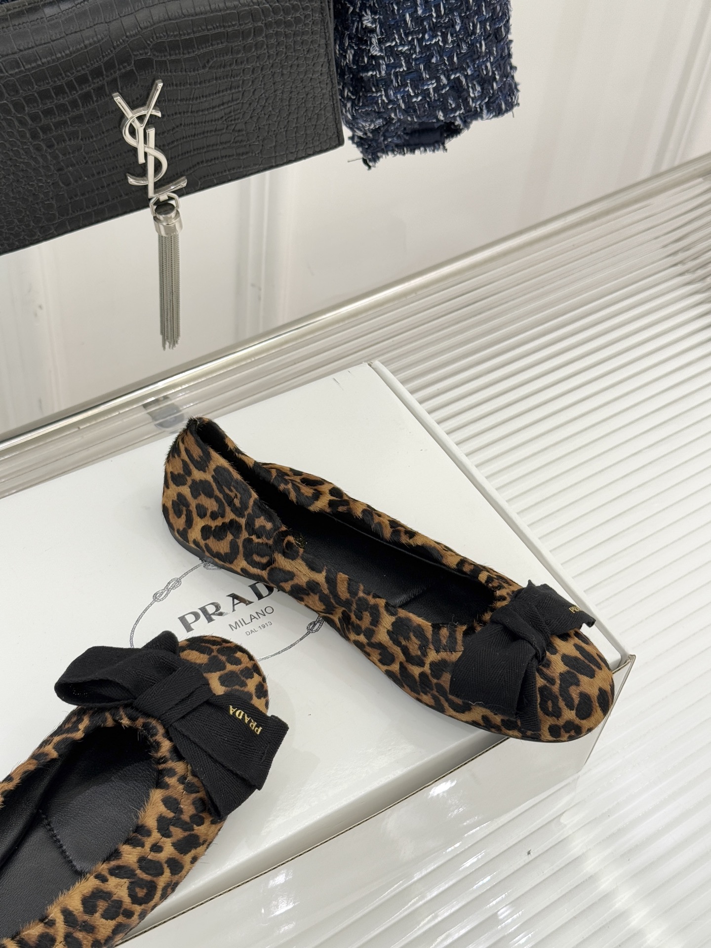 （原版飞机盒＋10）Prada/普拉达26WF新品蝴蝶结平底芭蕾舞鞋以复古基因碰撞甜酷美学这款芭蕾舞鞋重