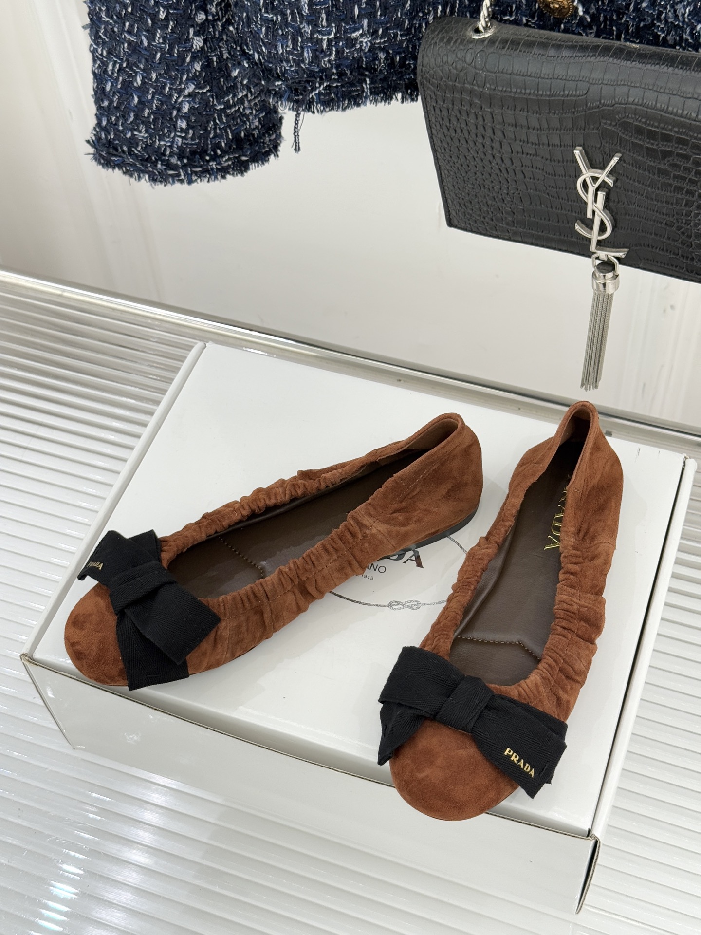 （原版飞机盒＋10）Prada/普拉达26WF新品蝴蝶结平底芭蕾舞鞋以复古基因碰撞甜酷美学这款芭蕾舞鞋重