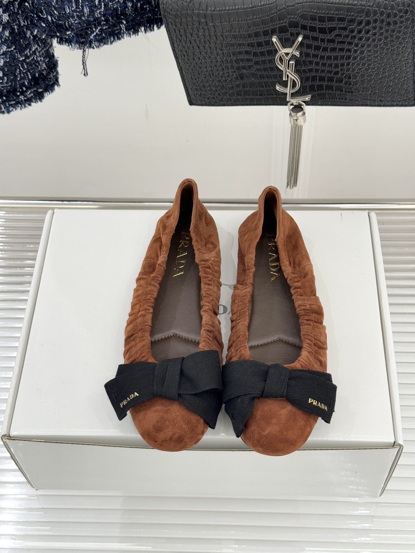 （原版飞机盒＋10）Prada/普拉达26WF新品蝴蝶结平底芭蕾舞鞋以复古基因碰撞甜酷美学这款芭蕾舞鞋重