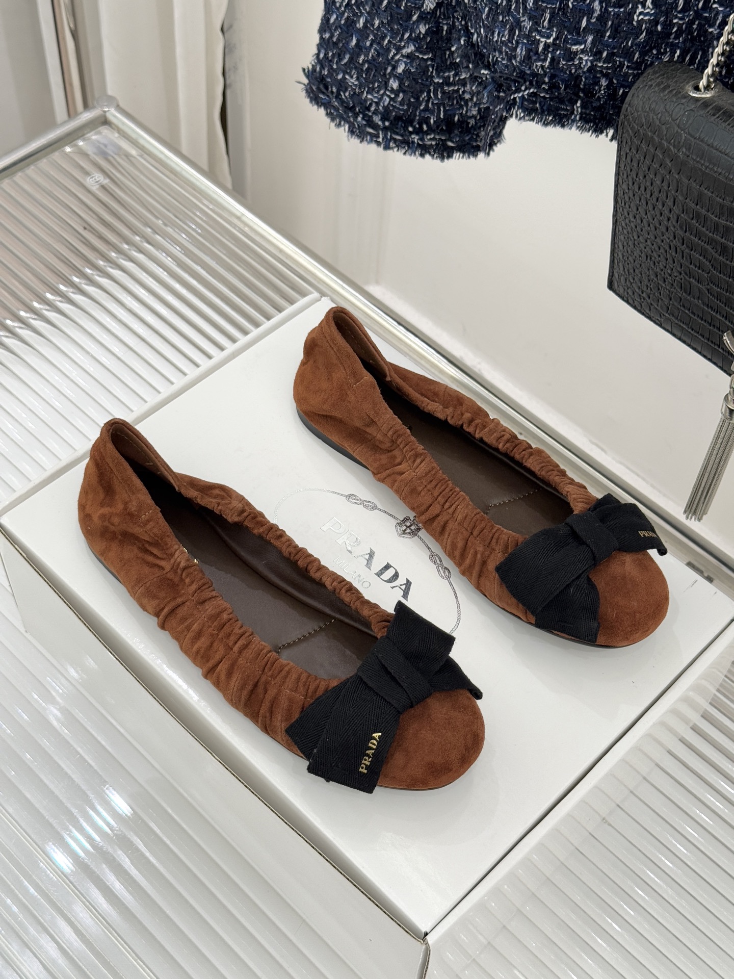 （原版飞机盒＋10）Prada/普拉达26WF新品蝴蝶结平底芭蕾舞鞋以复古基因碰撞甜酷美学这款芭蕾舞鞋重