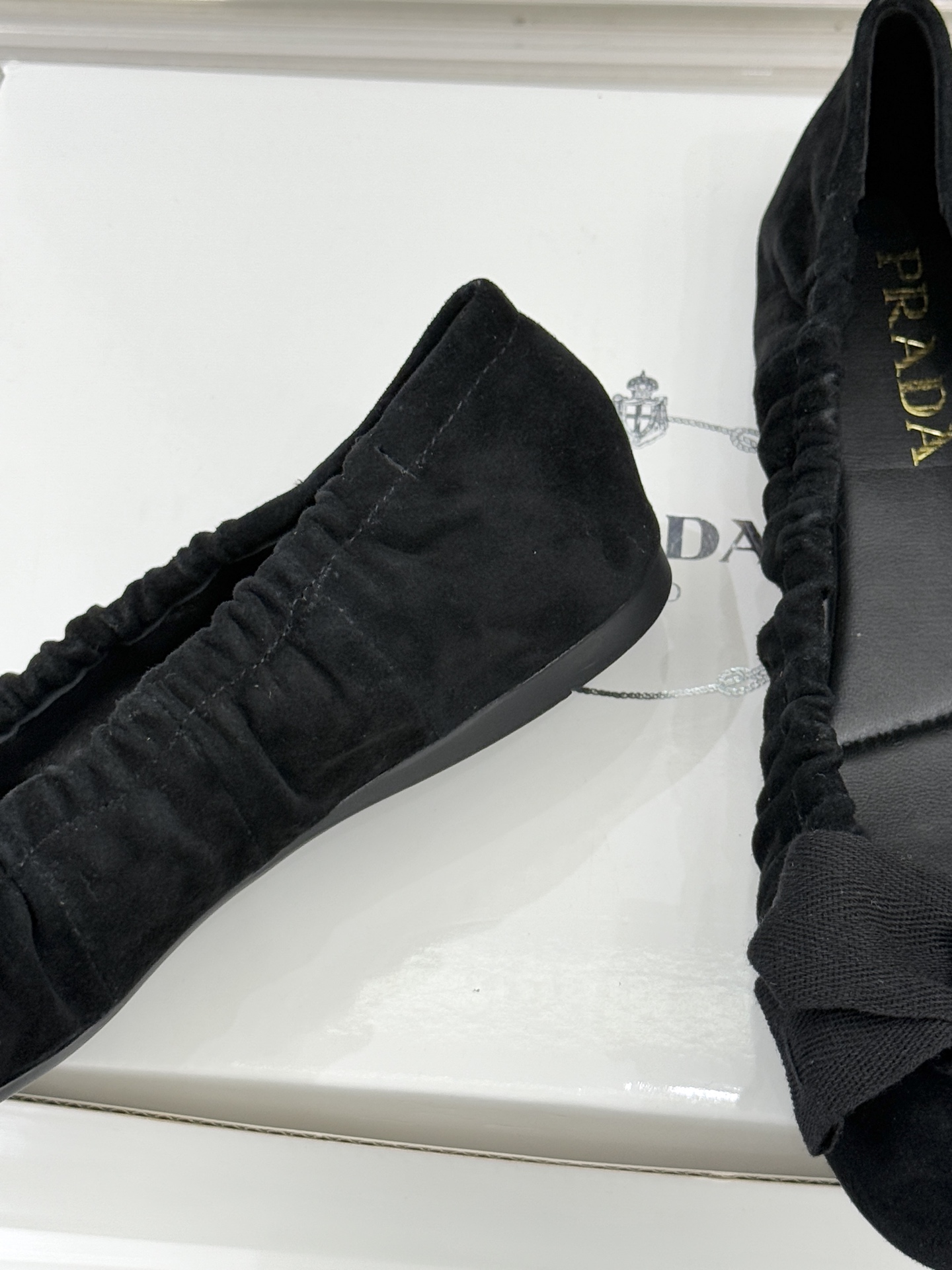 （原版飞机盒＋10）Prada/普拉达26WF新品蝴蝶结平底芭蕾舞鞋以复古基因碰撞甜酷美学这款芭蕾舞鞋重