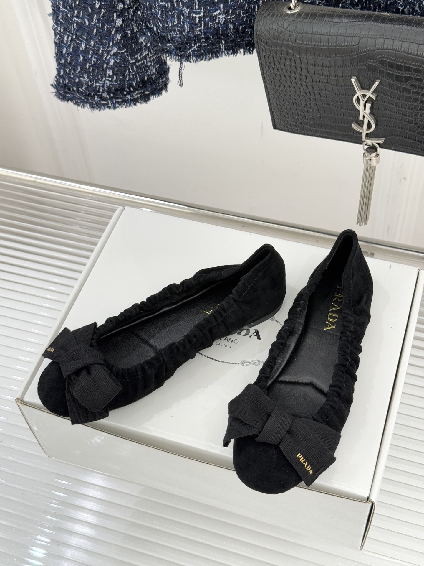 （原版飞机盒＋10）Prada/普拉达26WF新品蝴蝶结平底芭蕾舞鞋以复古基因碰撞甜酷美学这款芭蕾舞鞋重