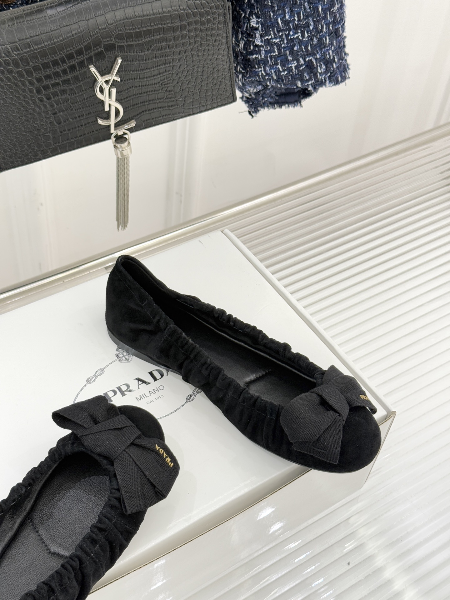 （原版飞机盒＋10）Prada/普拉达26WF新品蝴蝶结平底芭蕾舞鞋以复古基因碰撞甜酷美学这款芭蕾舞鞋重