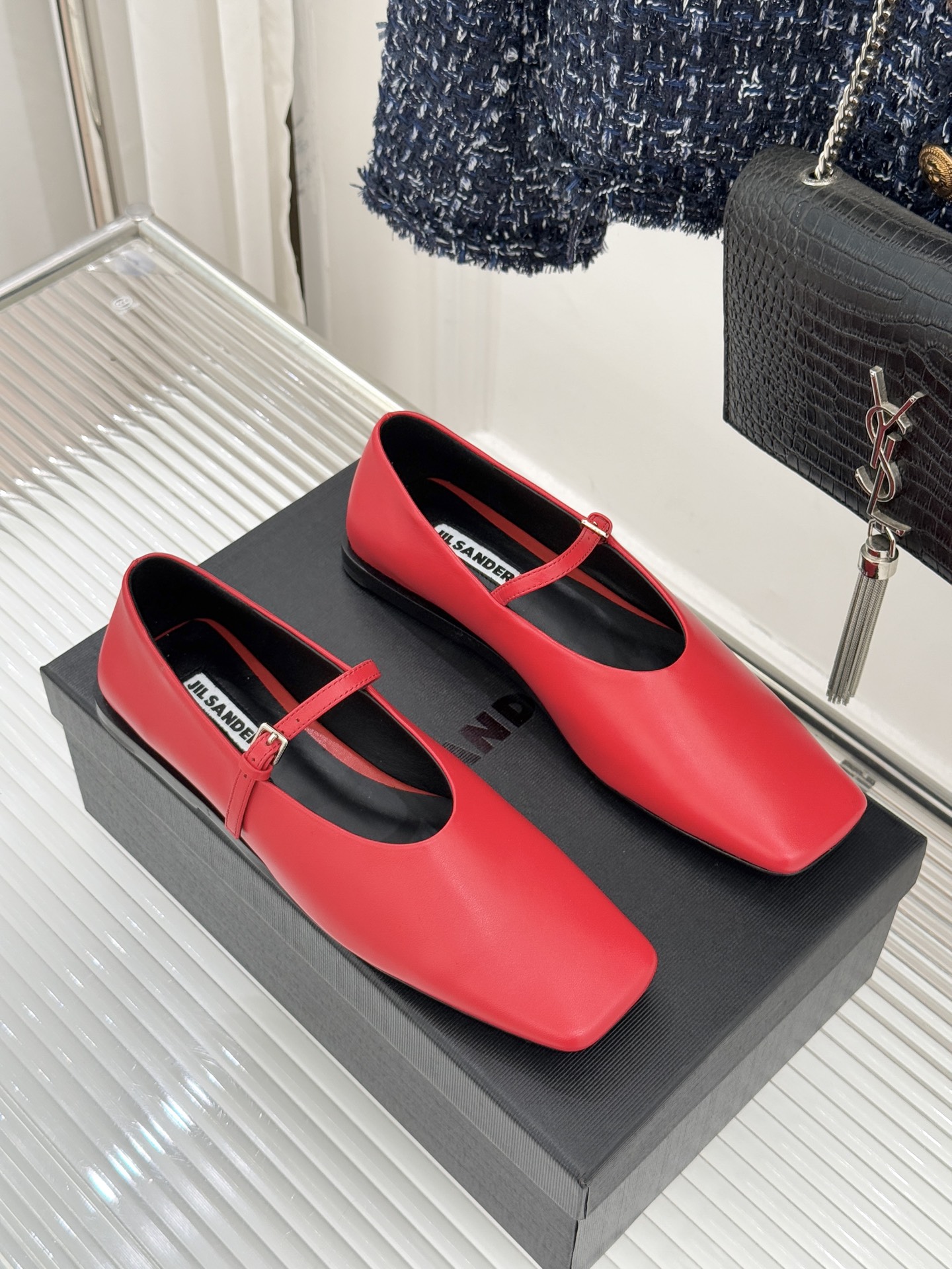 Jil Sander/吉尔桑达26WF新品极简方头平底玛丽珍鞋以“少即是多”的设计哲学重塑玛丽珍鞋的经典