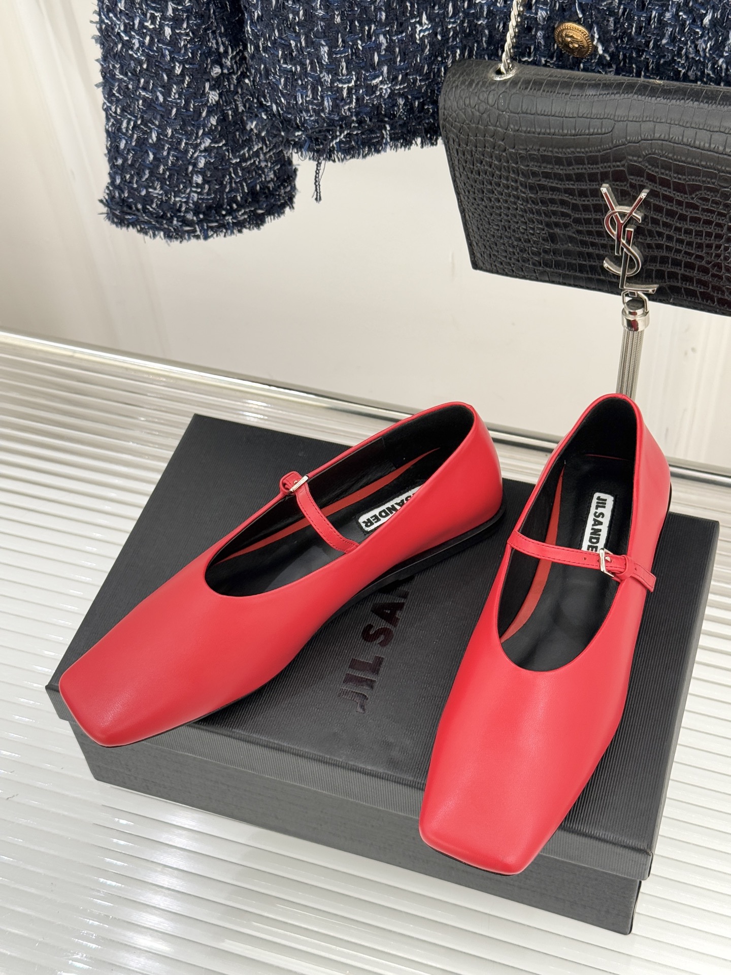 Jil Sander/吉尔桑达26WF新品极简方头平底玛丽珍鞋以“少即是多”的设计哲学重塑玛丽珍鞋的经典