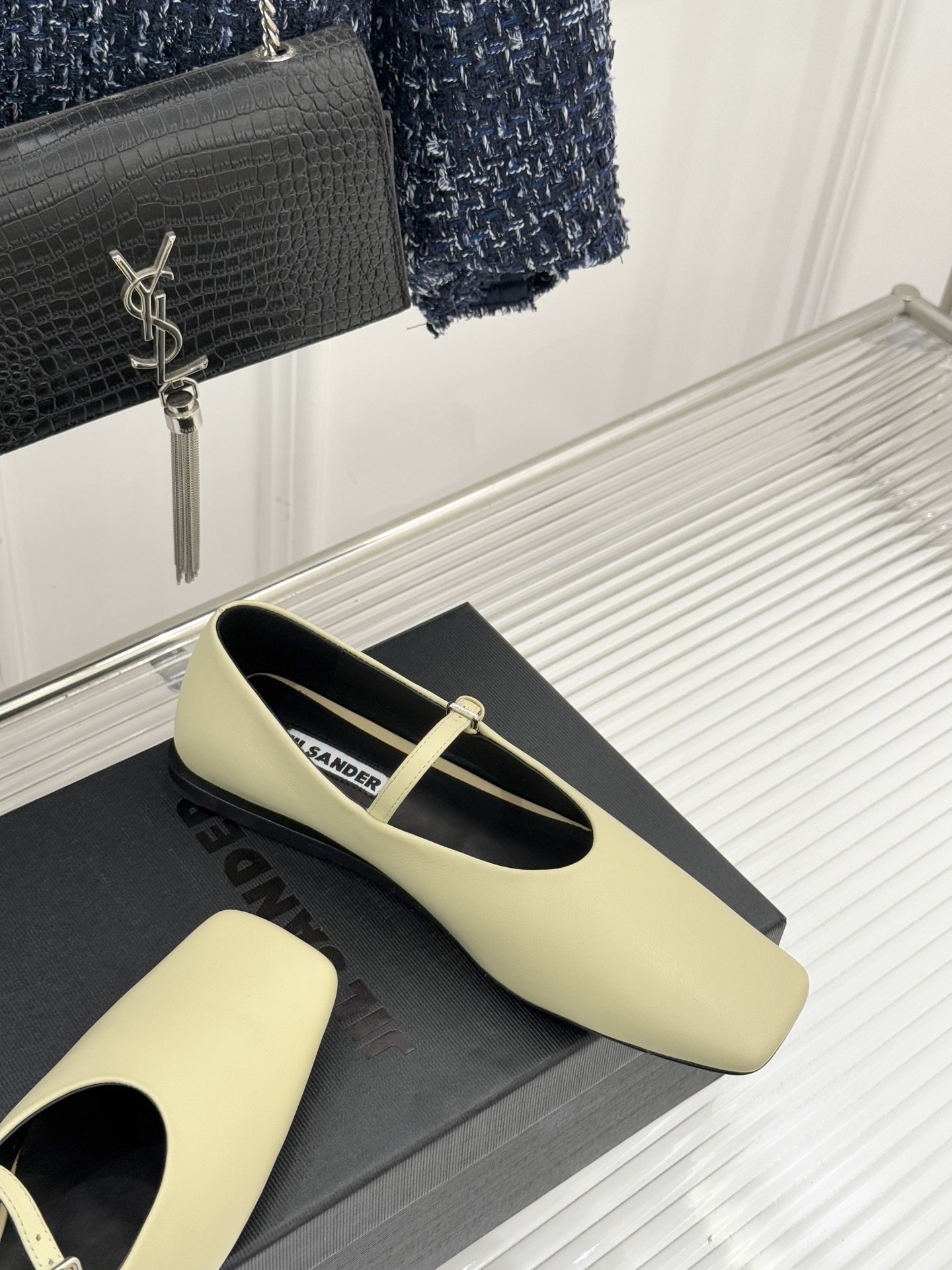 Jil Sander/吉尔桑达26WF新品极简方头平底玛丽珍鞋以“少即是多”的设计哲学重塑玛丽珍鞋的经典