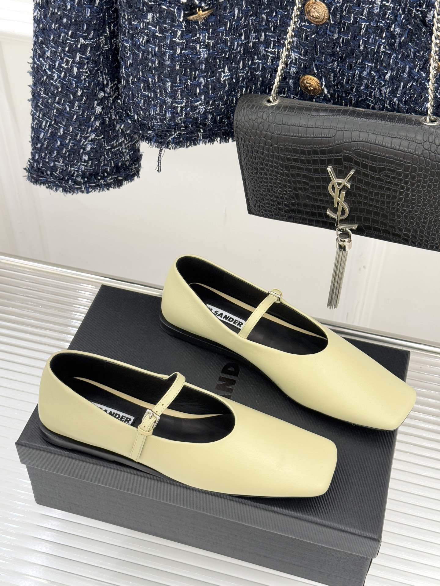 Jil Sander/吉尔桑达26WF新品极简方头平底玛丽珍鞋以“少即是多”的设计哲学重塑玛丽珍鞋的经典