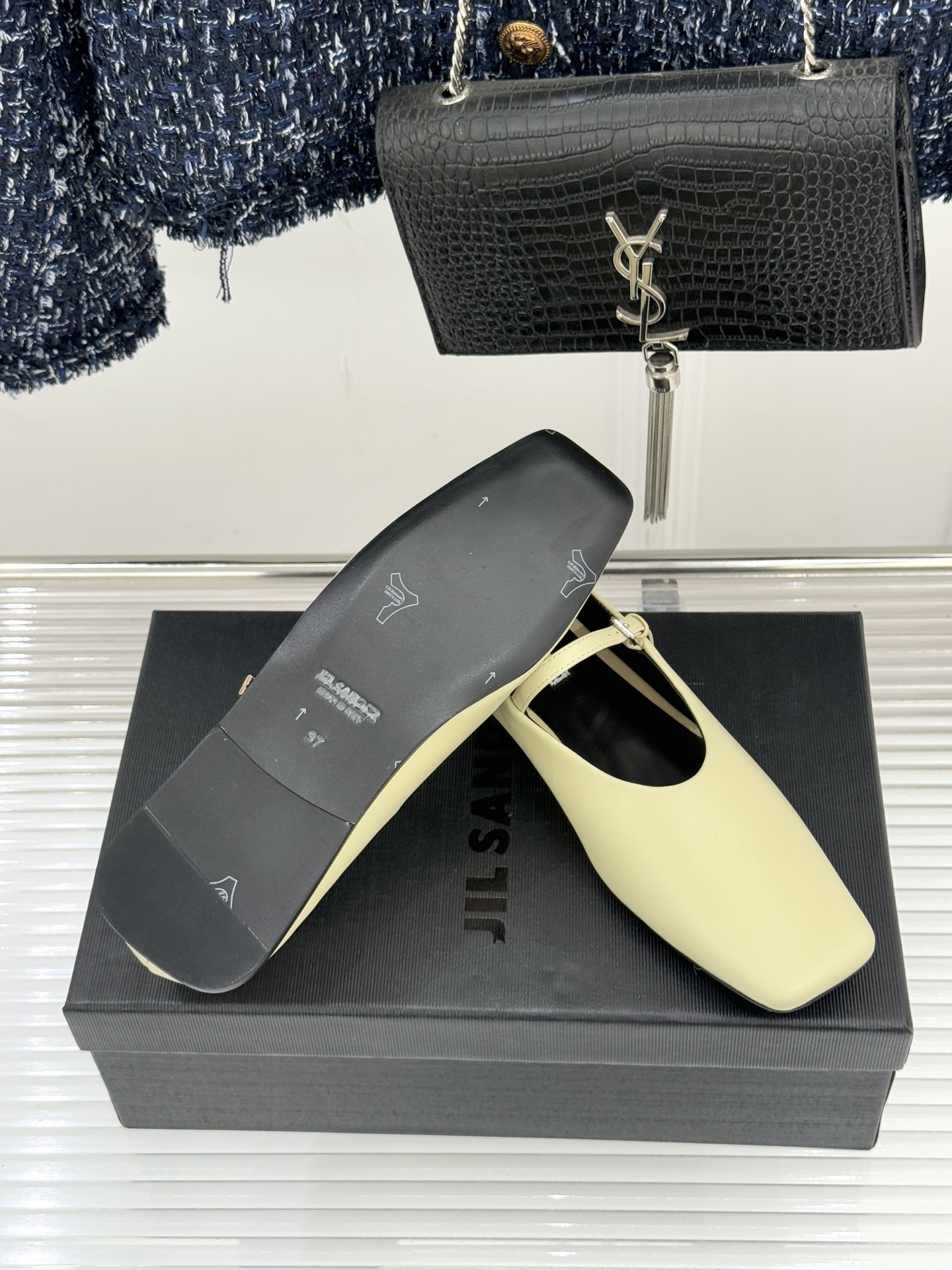 Jil Sander/吉尔桑达26WF新品极简方头平底玛丽珍鞋以“少即是多”的设计哲学重塑玛丽珍鞋的经典