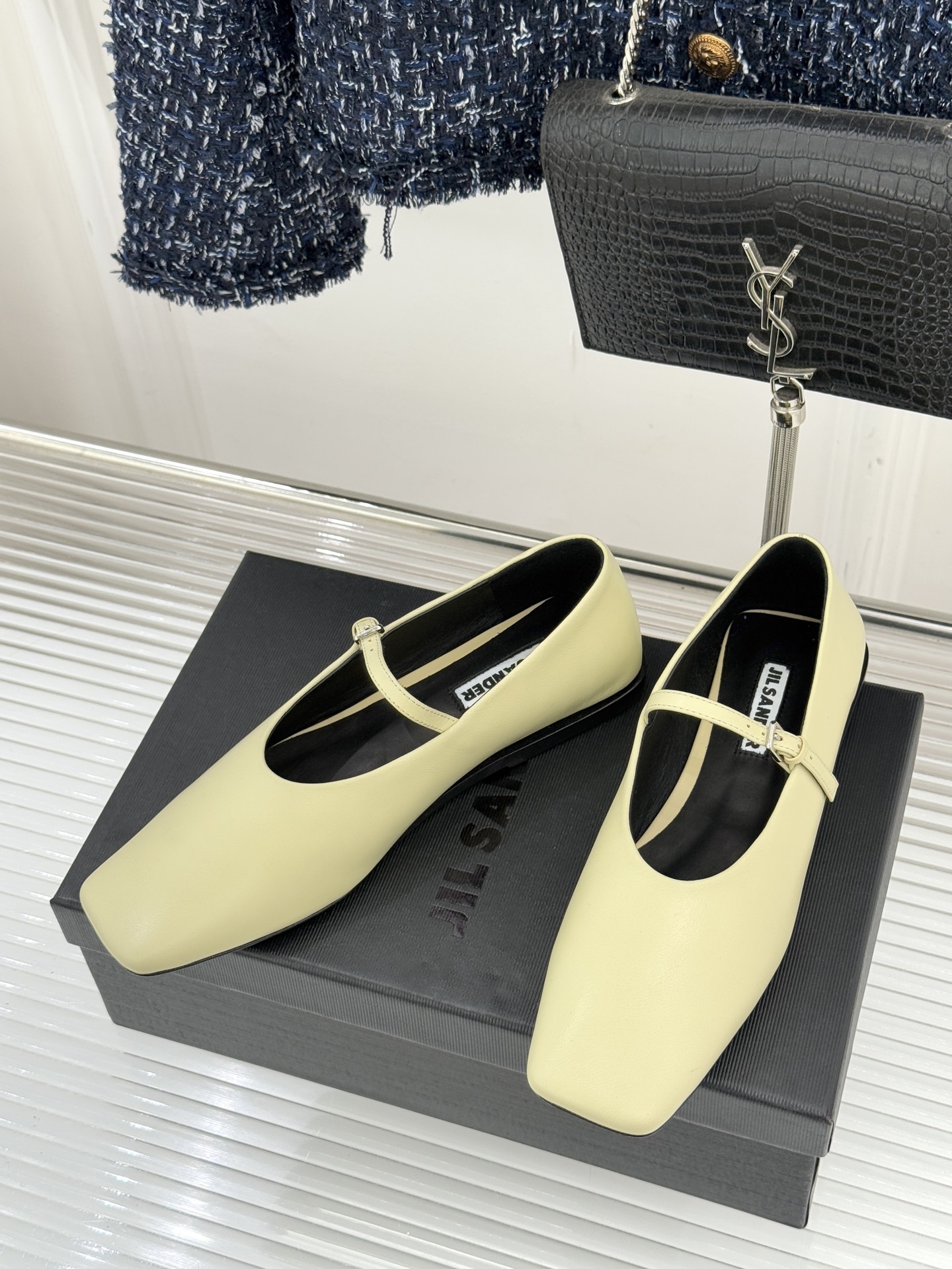 Jil Sander/吉尔桑达26WF新品极简方头平底玛丽珍鞋以“少即是多”的设计哲学重塑玛丽珍鞋的经典