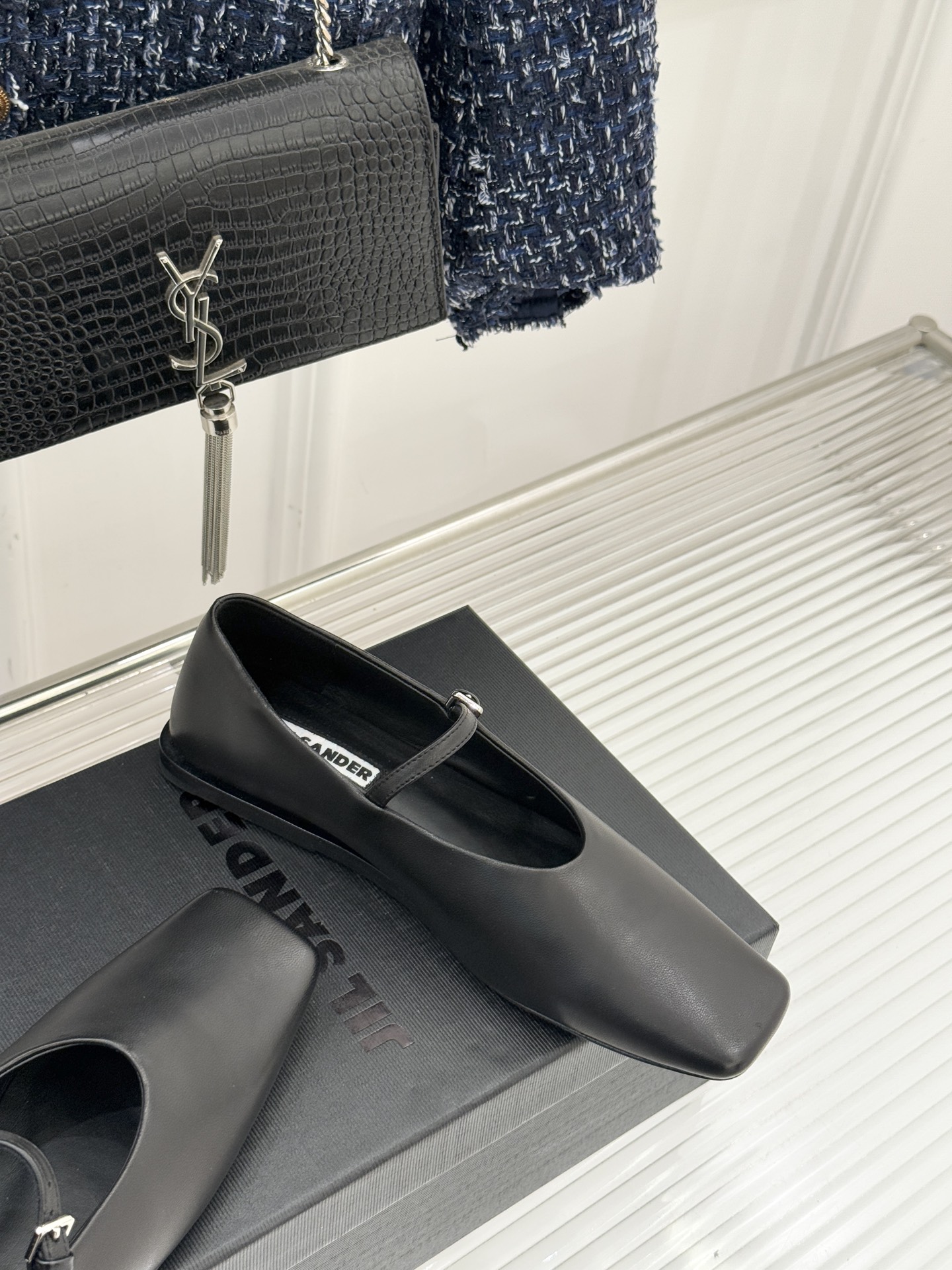 Jil Sander/吉尔桑达26WF新品极简方头平底玛丽珍鞋以“少即是多”的设计哲学重塑玛丽珍鞋的经典