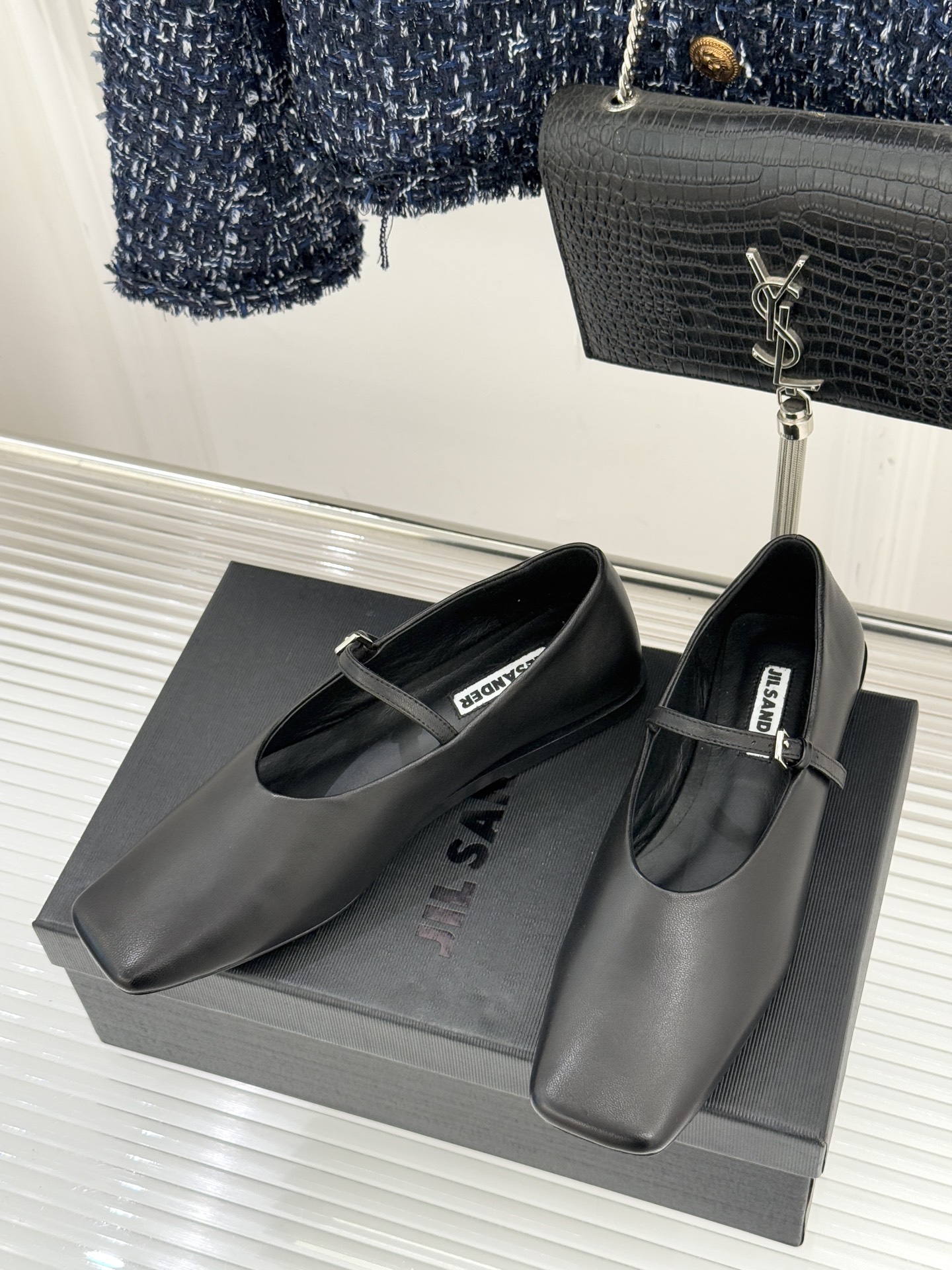 Jil Sander/吉尔桑达26WF新品极简方头平底玛丽珍鞋以“少即是多”的设计哲学重塑玛丽珍鞋的经典